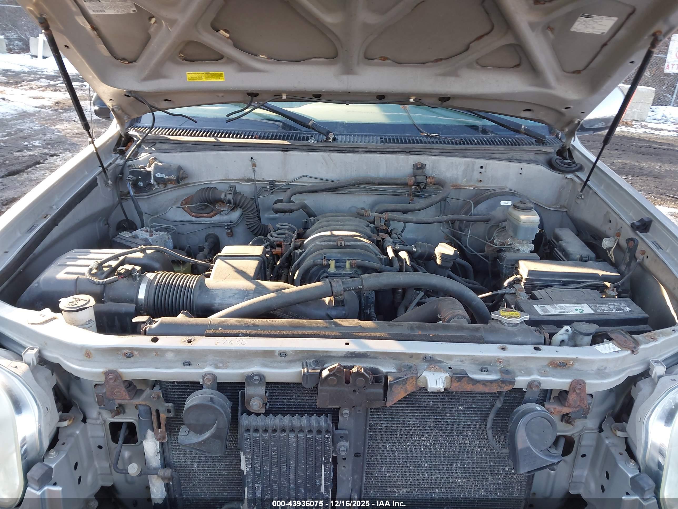TOYOTA TUNDRA image 10