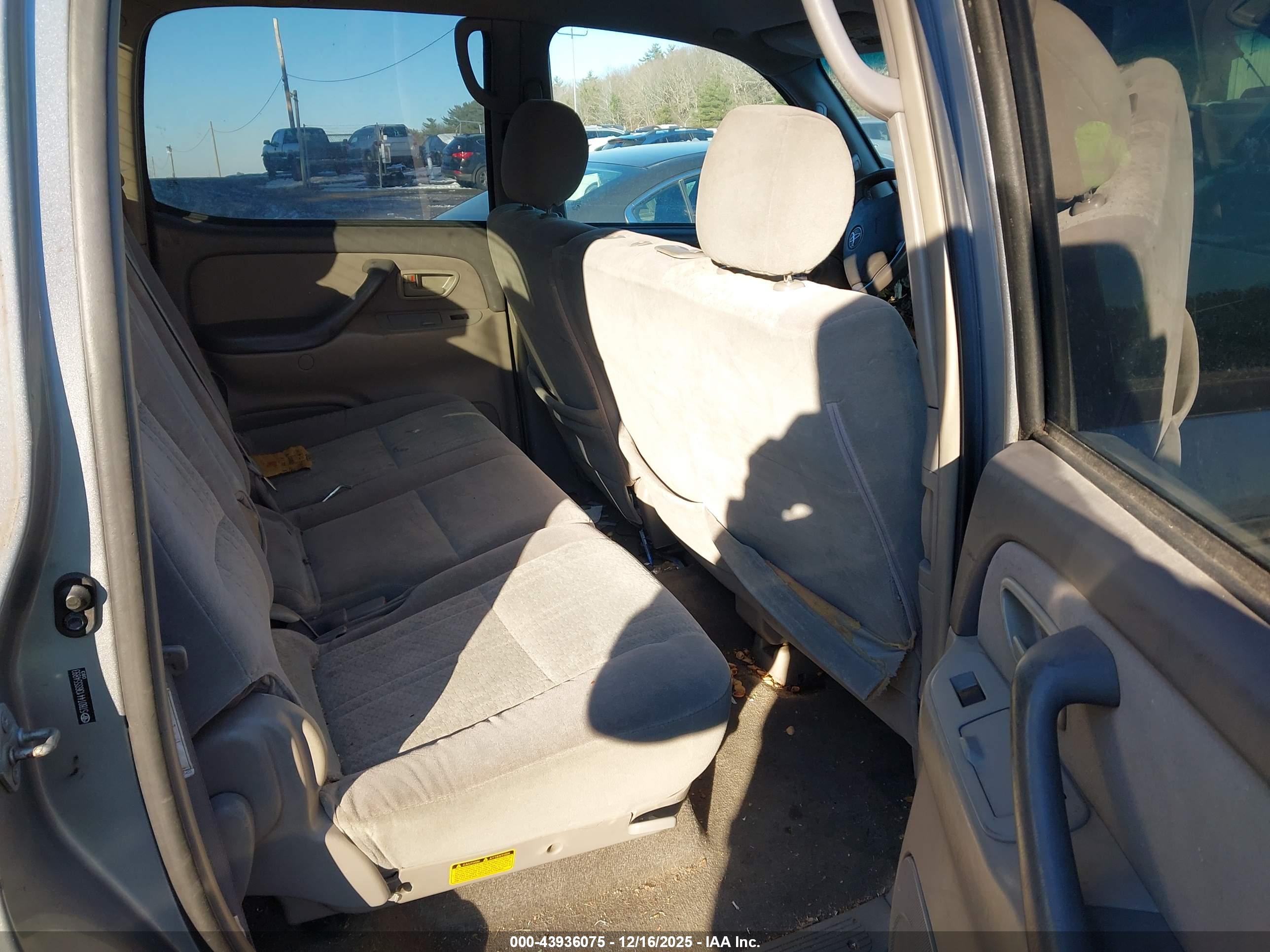 TOYOTA TUNDRA image 8