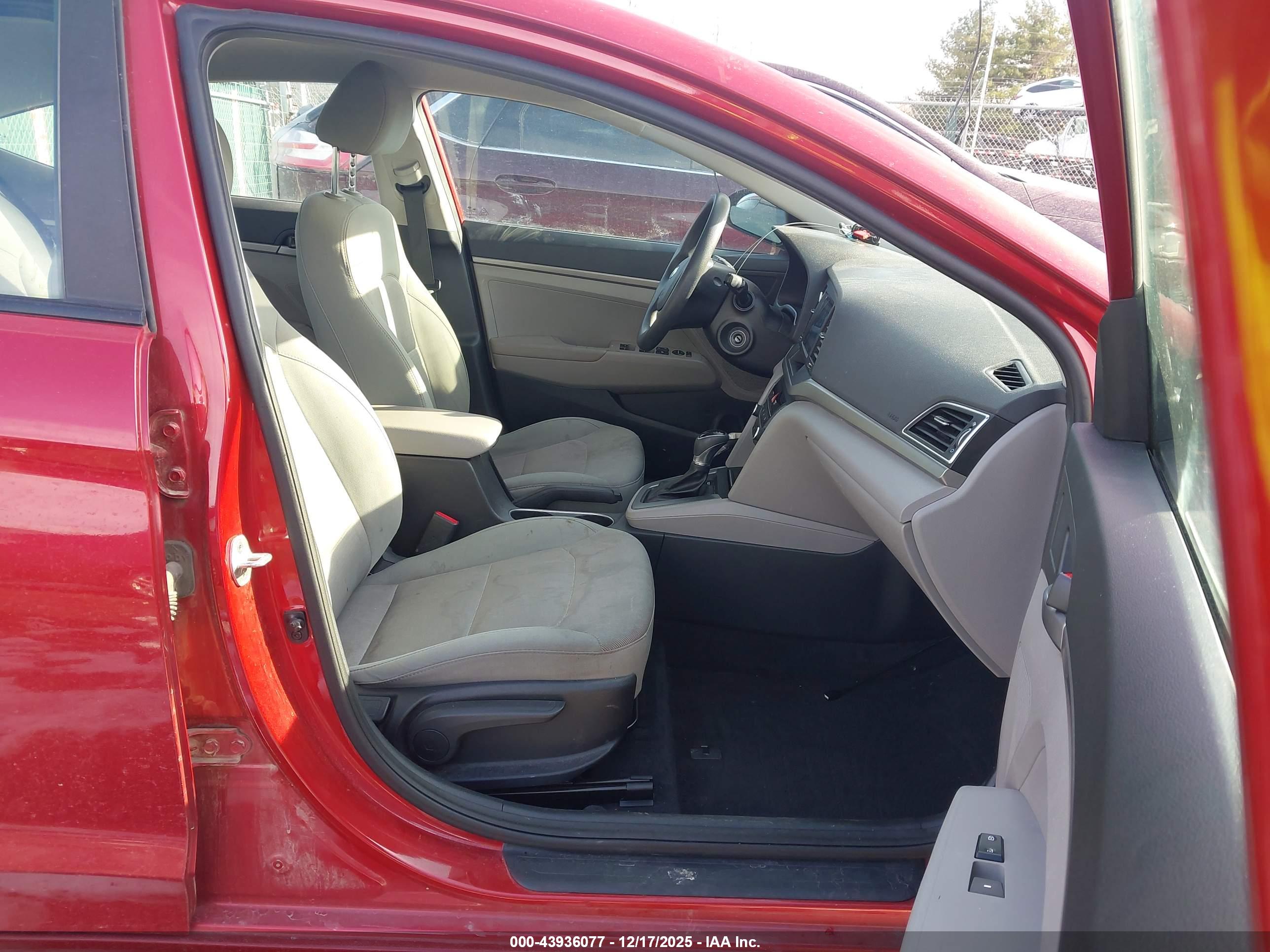 HYUNDAI ELANTRA image 5