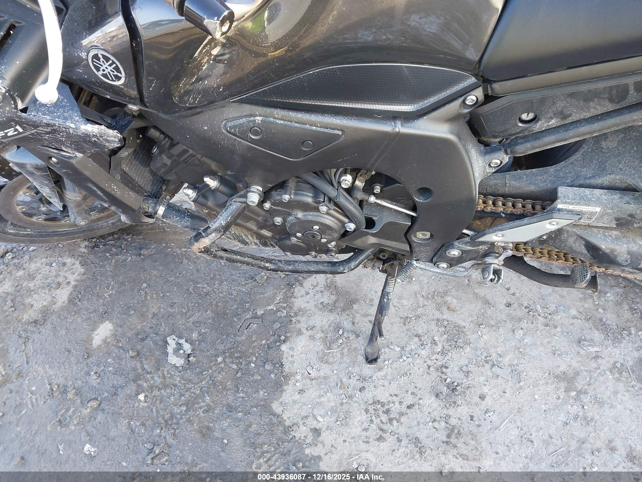 YAMAHA FZ1 image 9