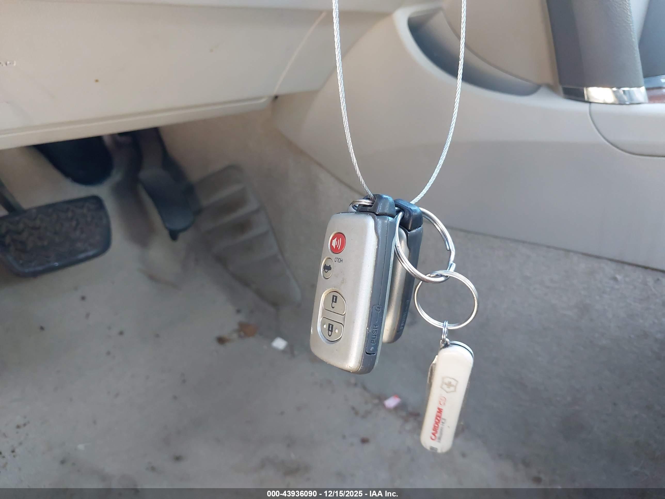 TOYOTA CAMRY image 11