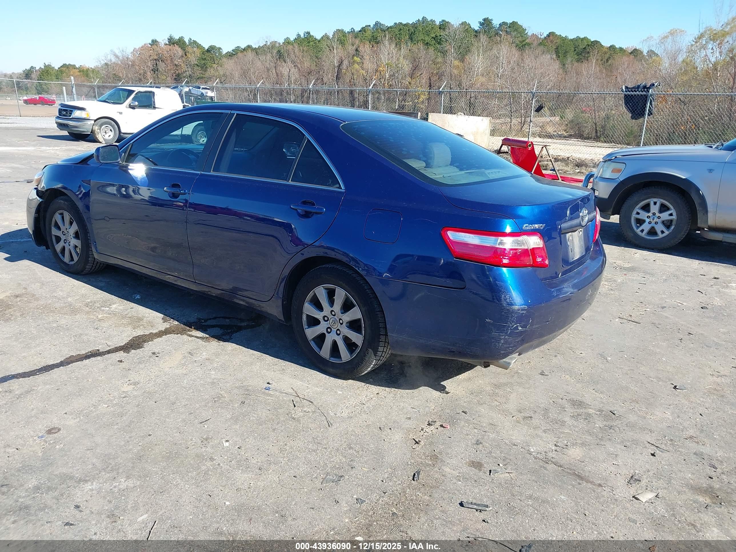 TOYOTA CAMRY image 3