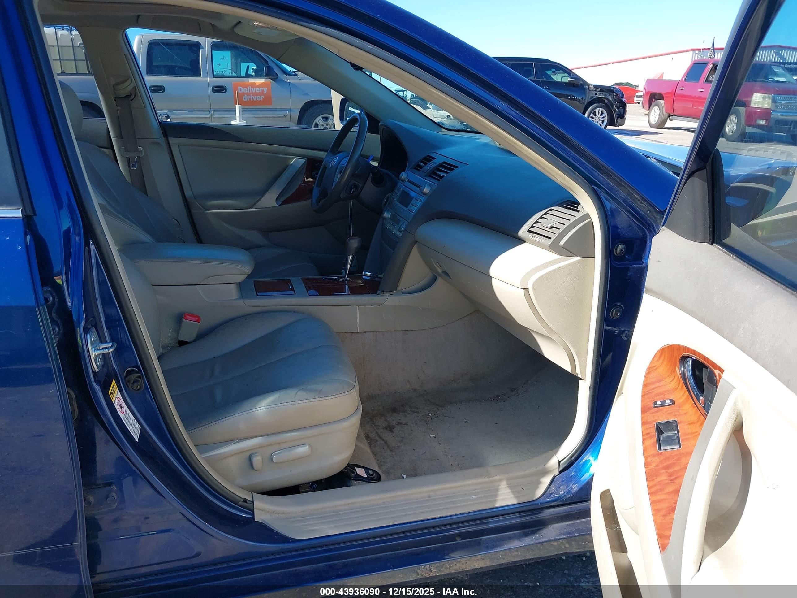 TOYOTA CAMRY image 5