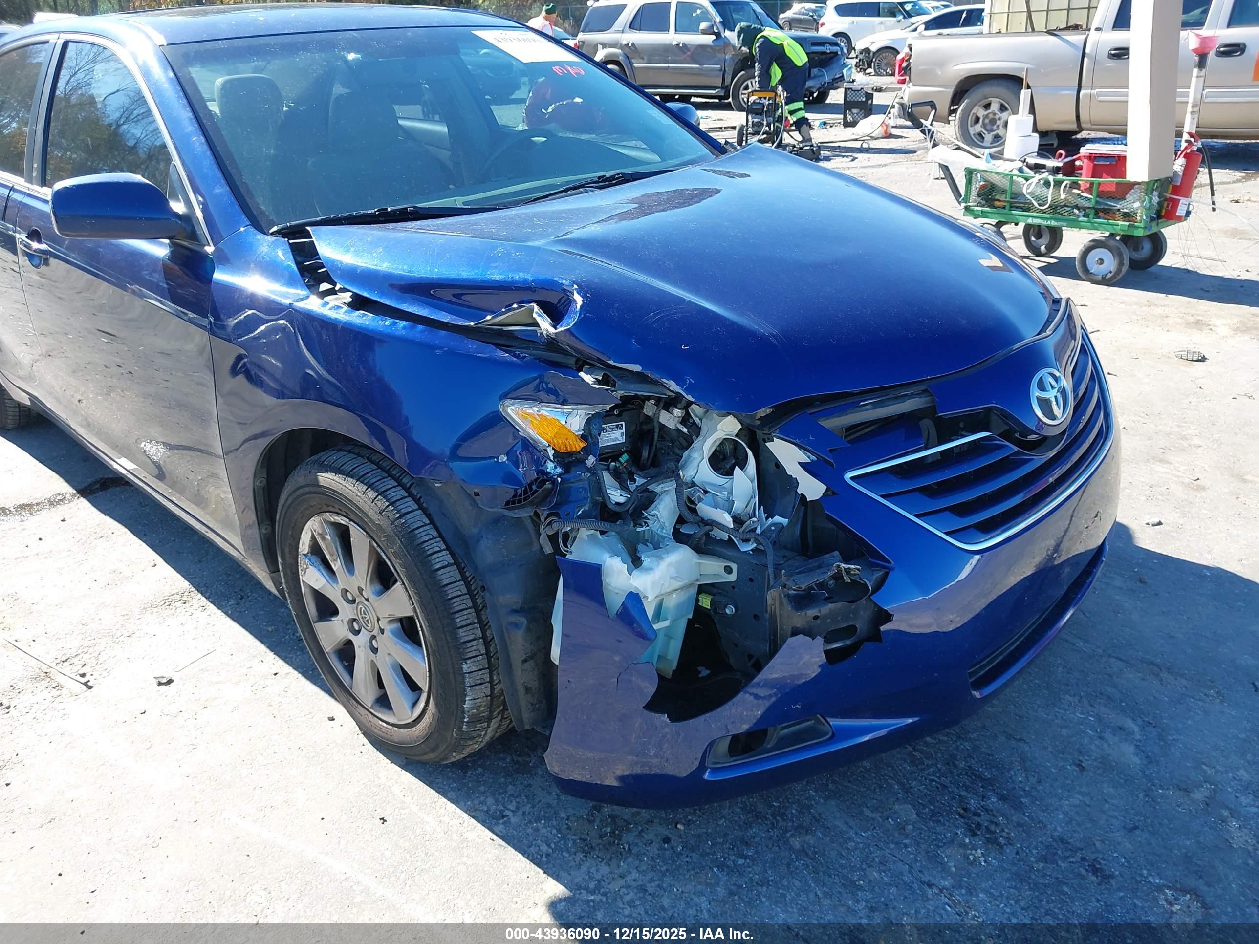 TOYOTA CAMRY image 6