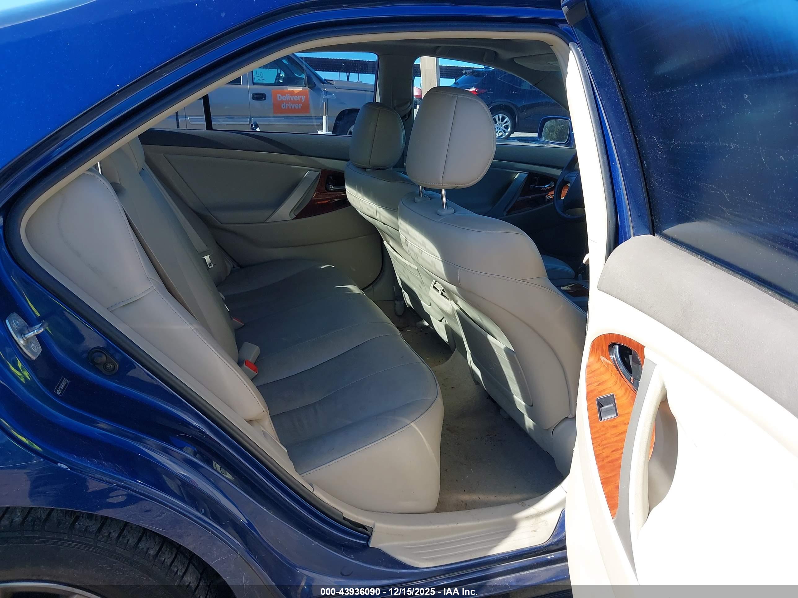 TOYOTA CAMRY image 8