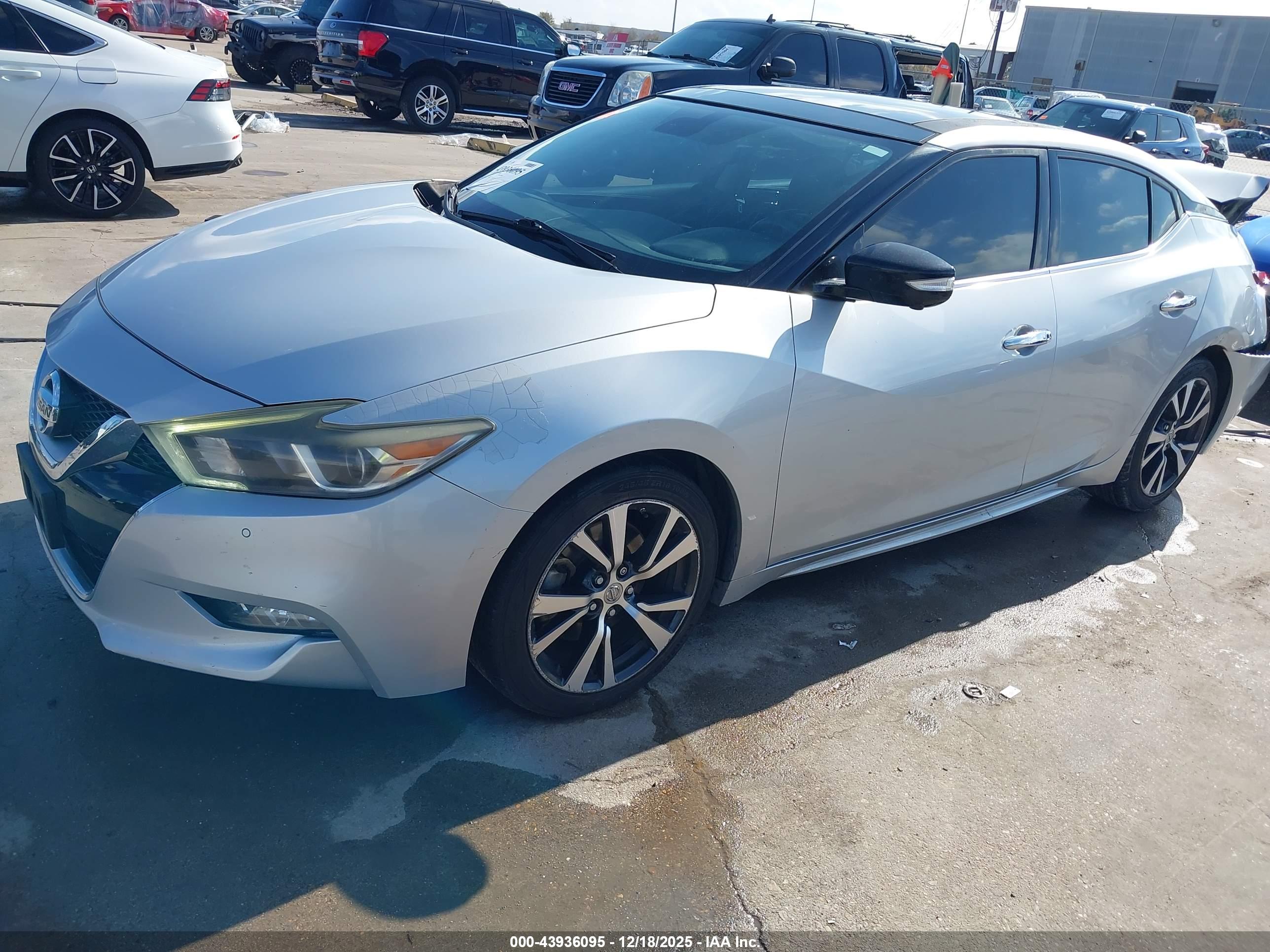 NISSAN MAXIMA image 2