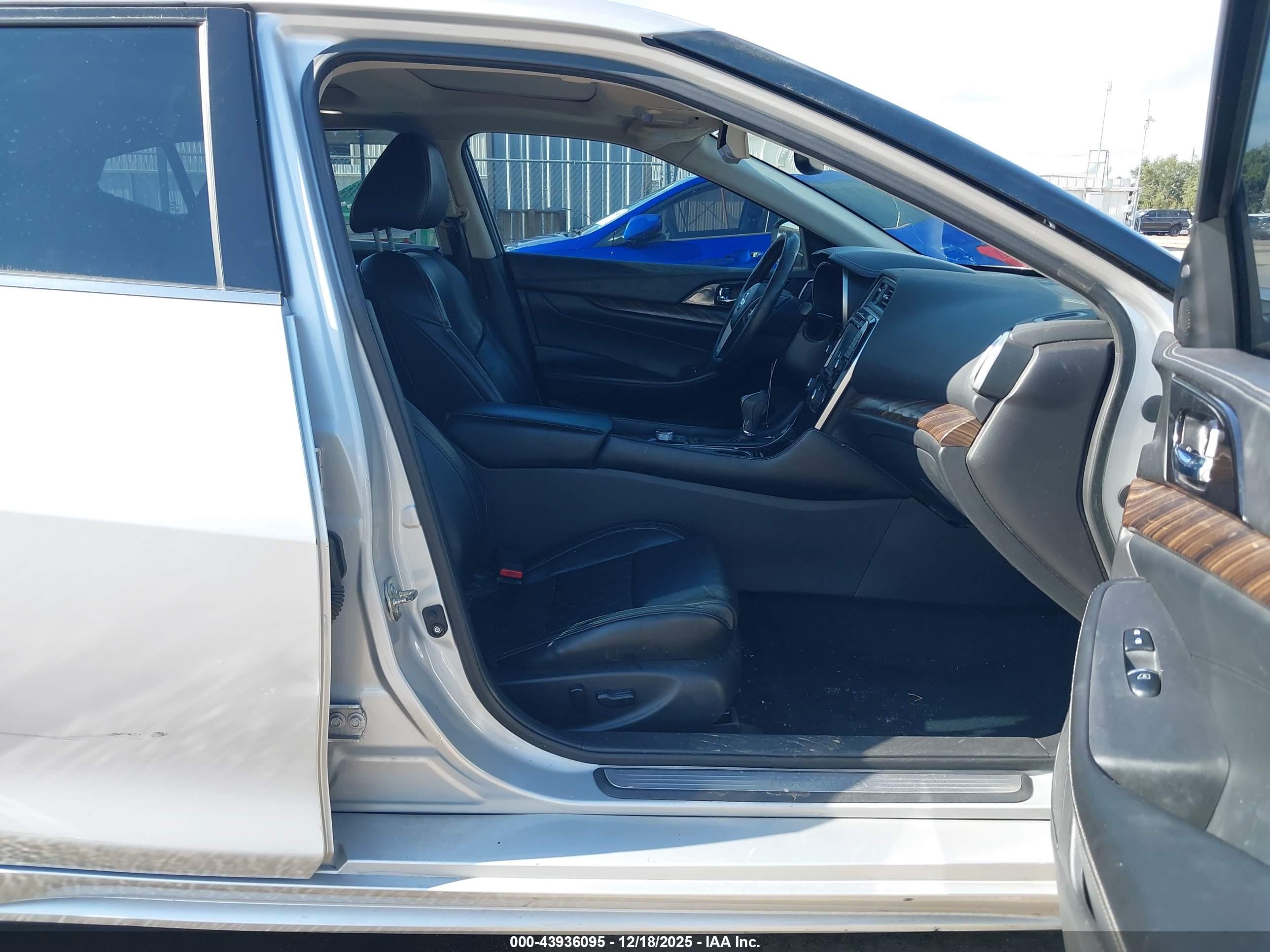 NISSAN MAXIMA image 5