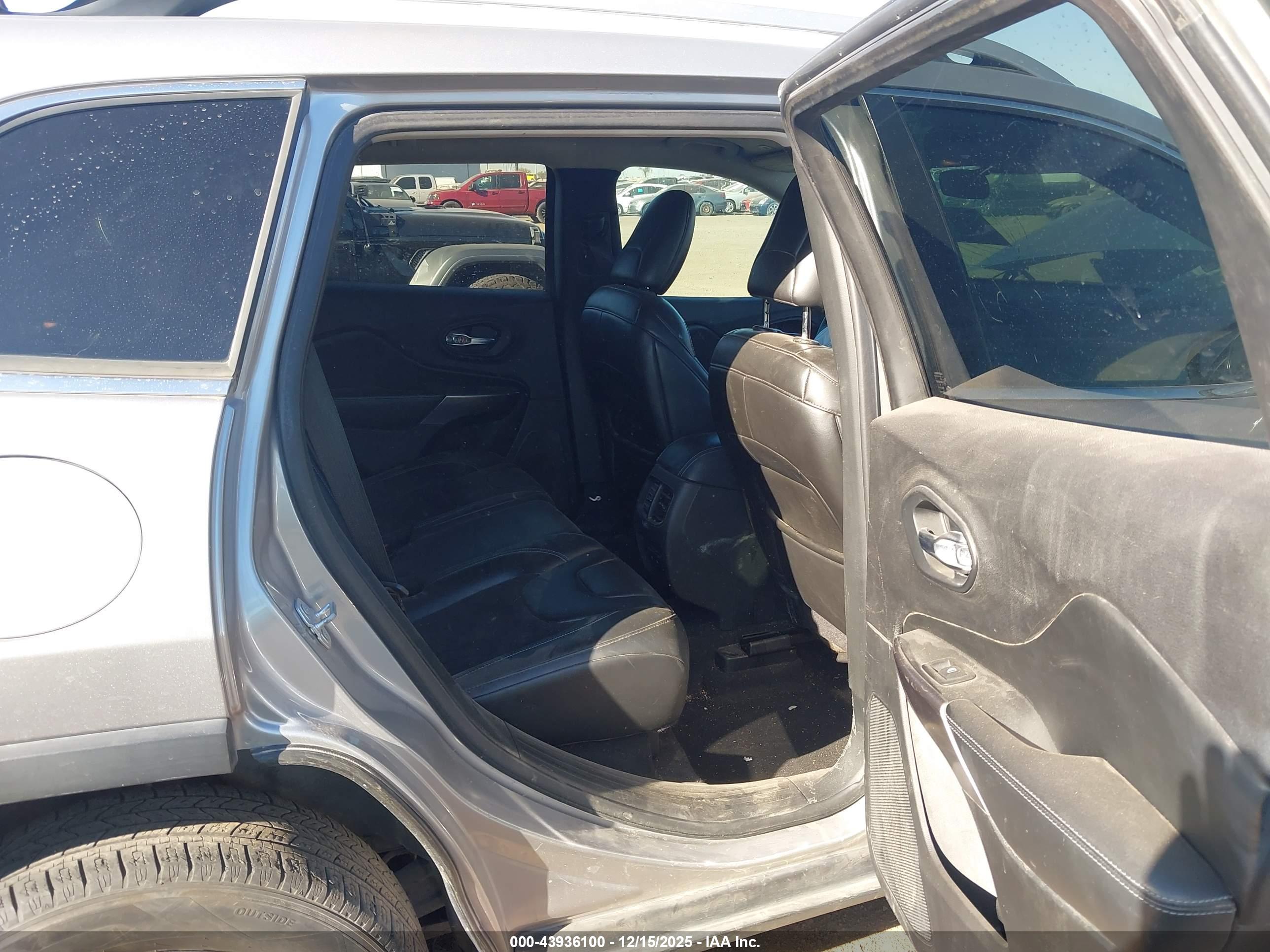 JEEP CHEROKEE image 8