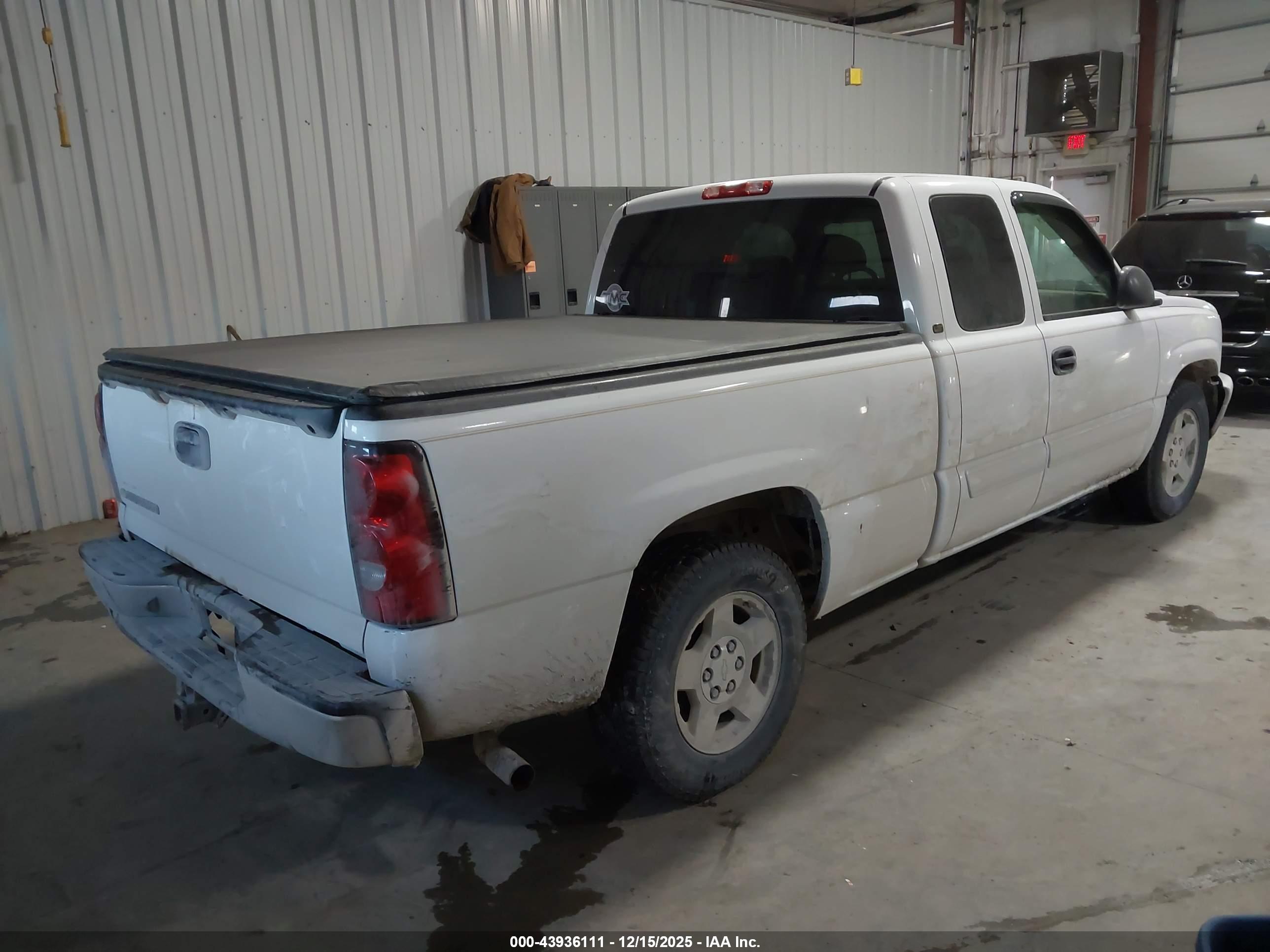 CHEVROLET SILVERADO image 4