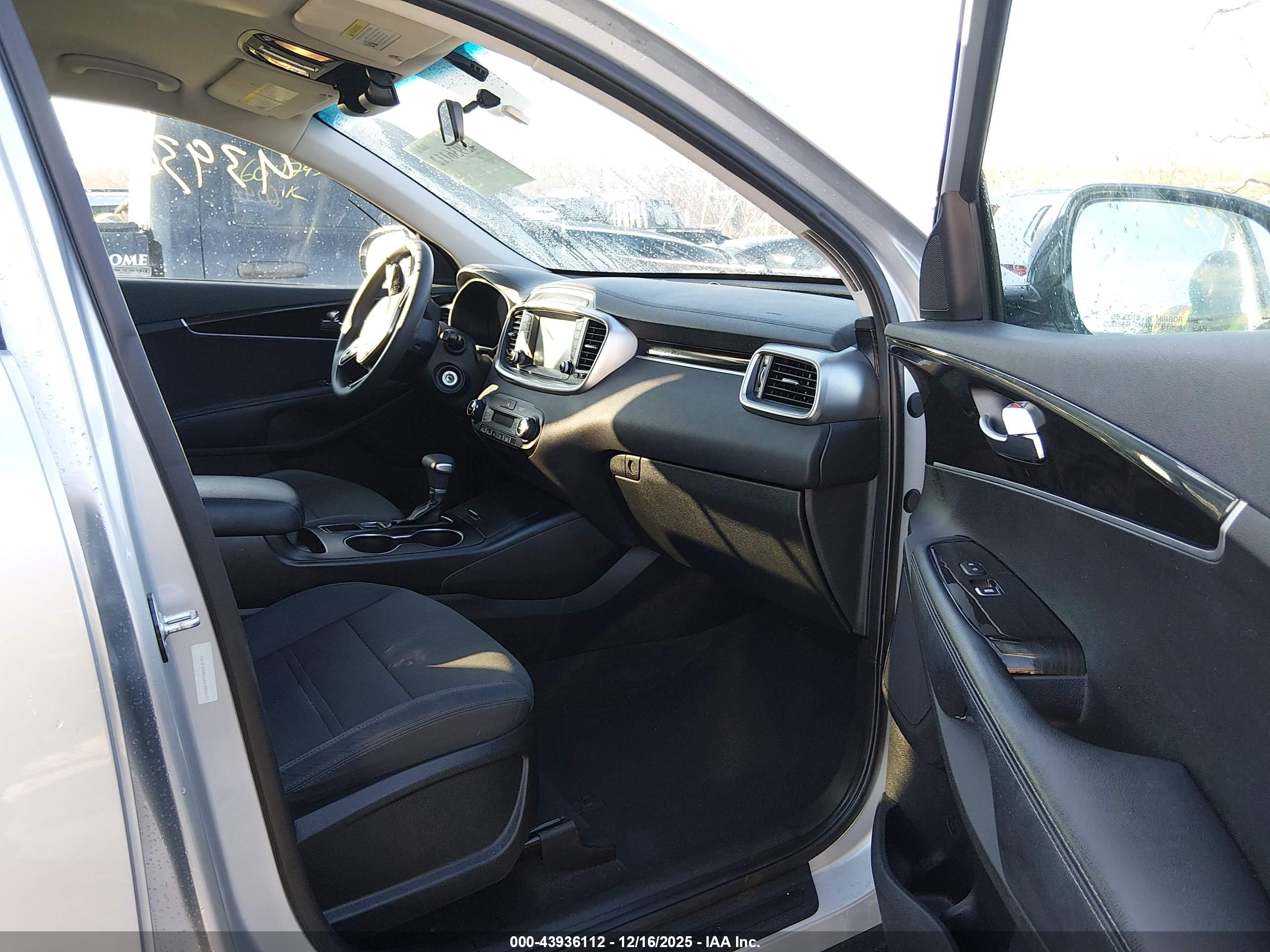 KIA SORENTO image 5