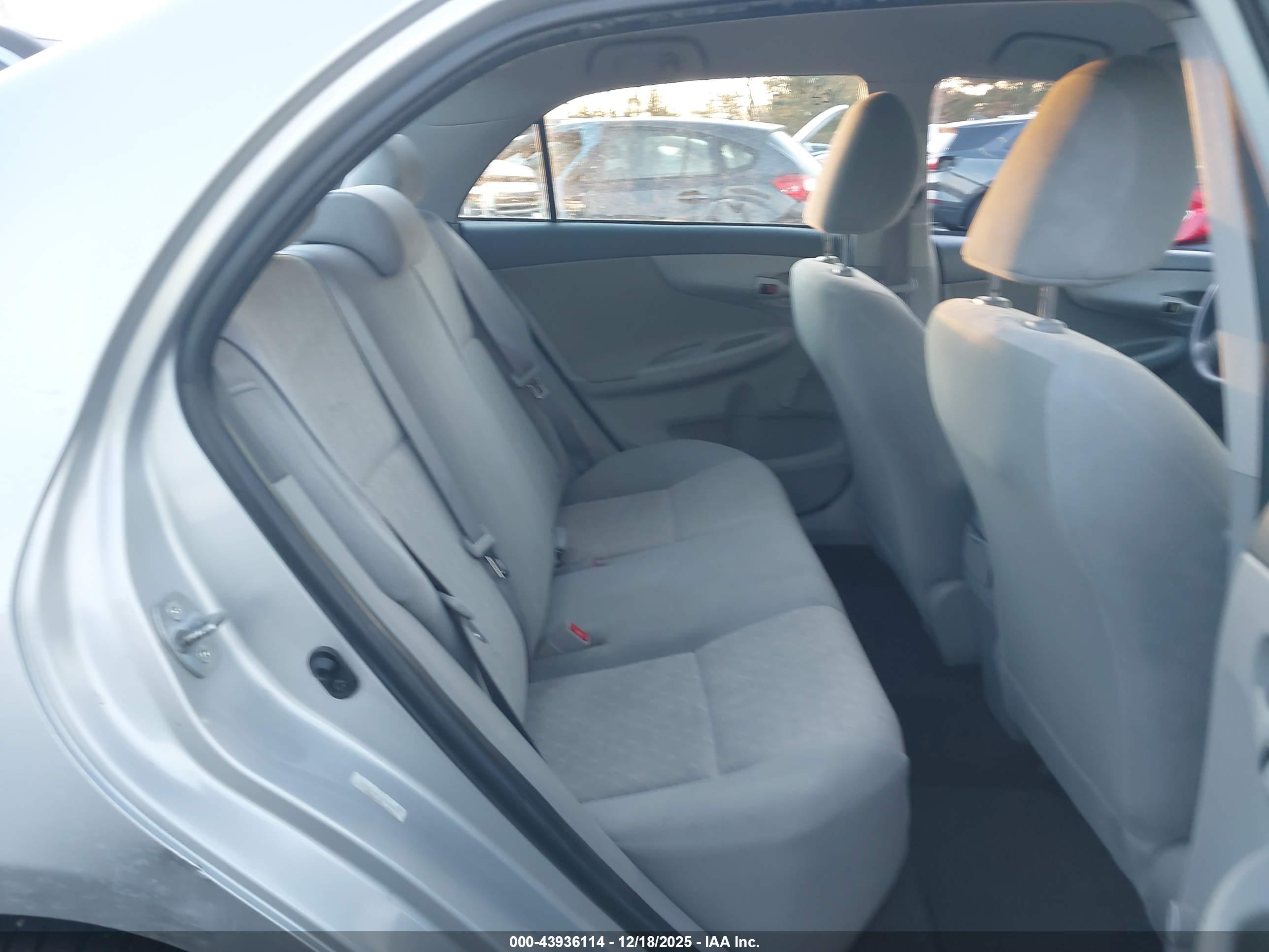 TOYOTA COROLLA image 8