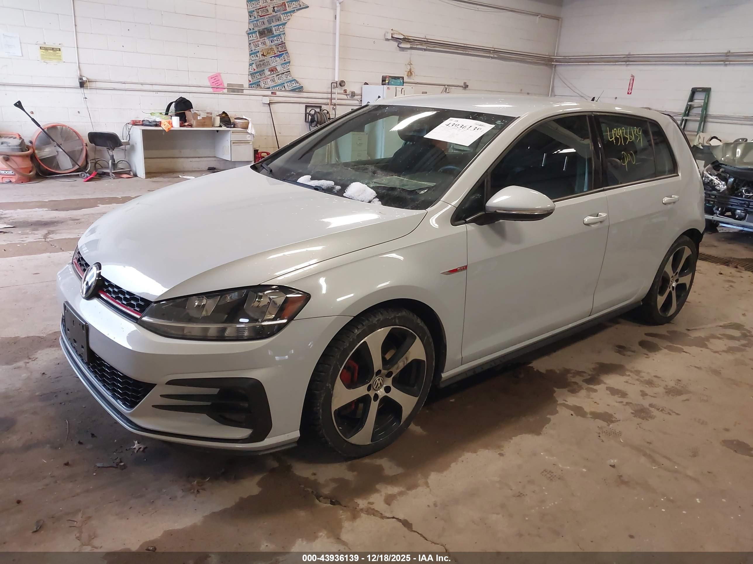 VOLKSWAGEN GOLF image 2