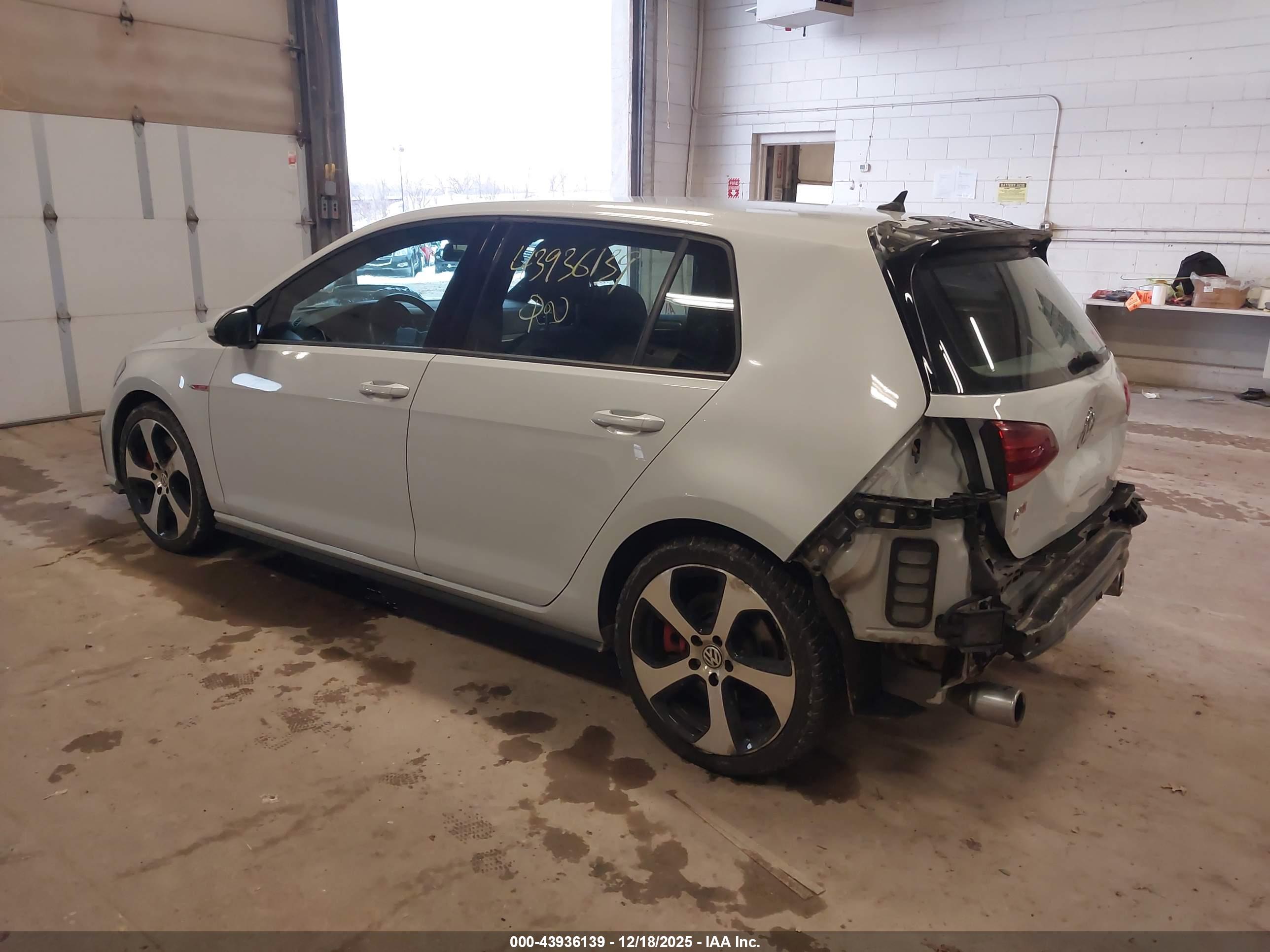 VOLKSWAGEN GOLF image 3
