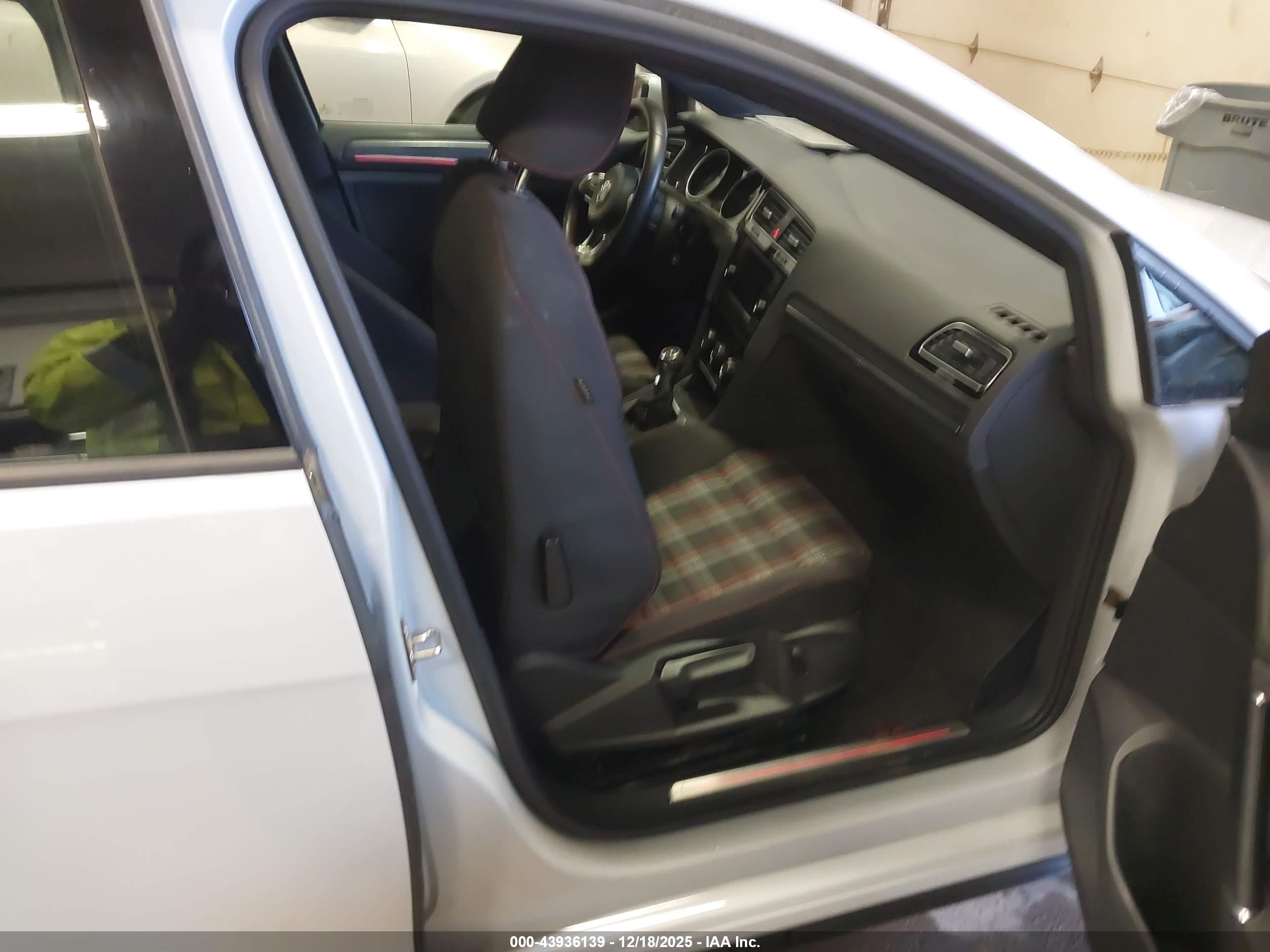 VOLKSWAGEN GOLF image 5