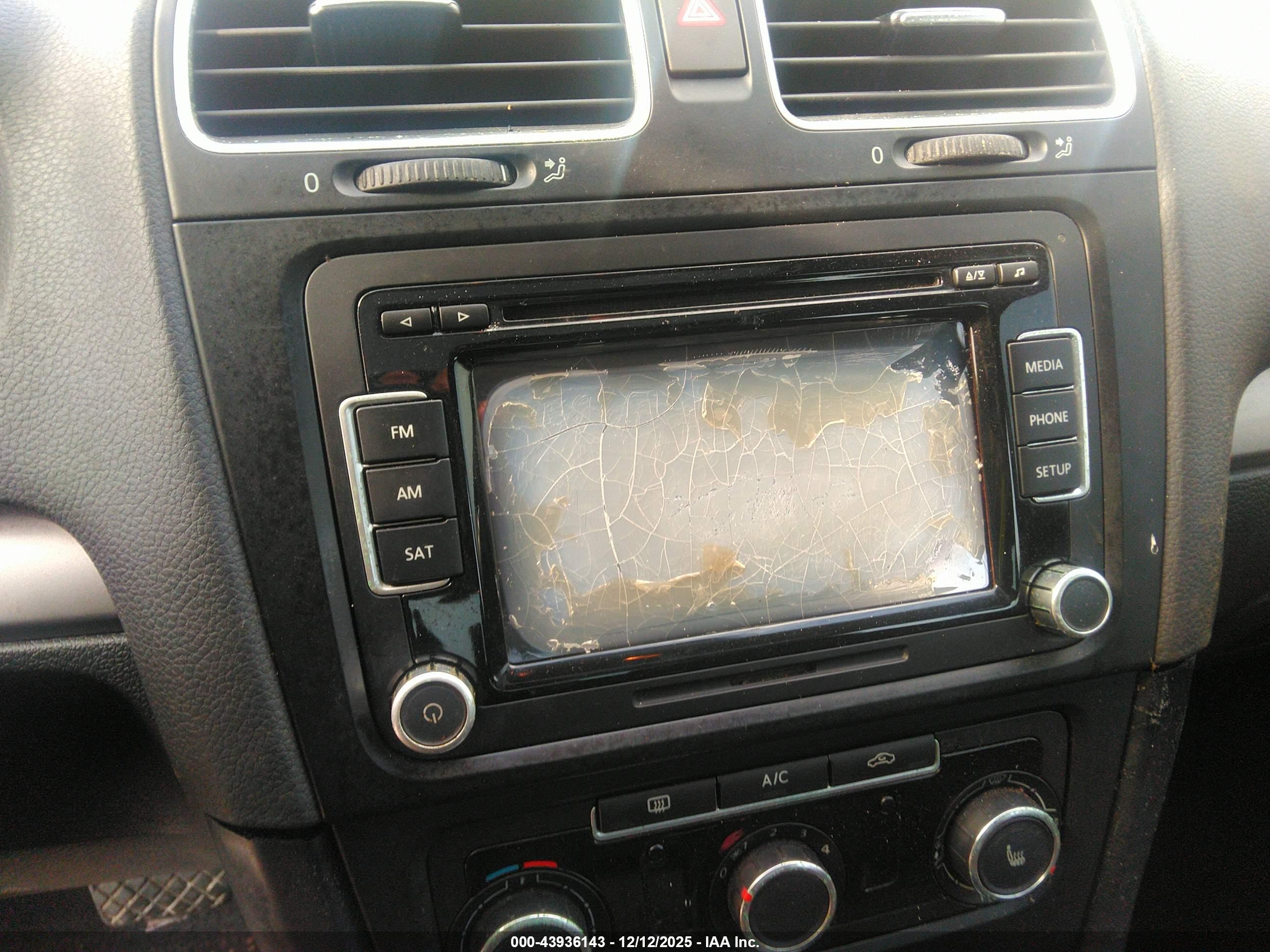 VOLKSWAGEN GOLF image 6