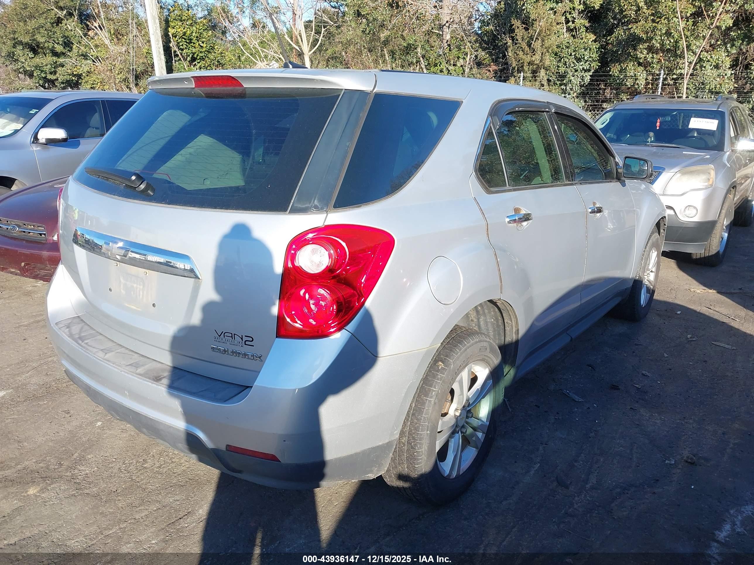 CHEVROLET EQUINOX image 4