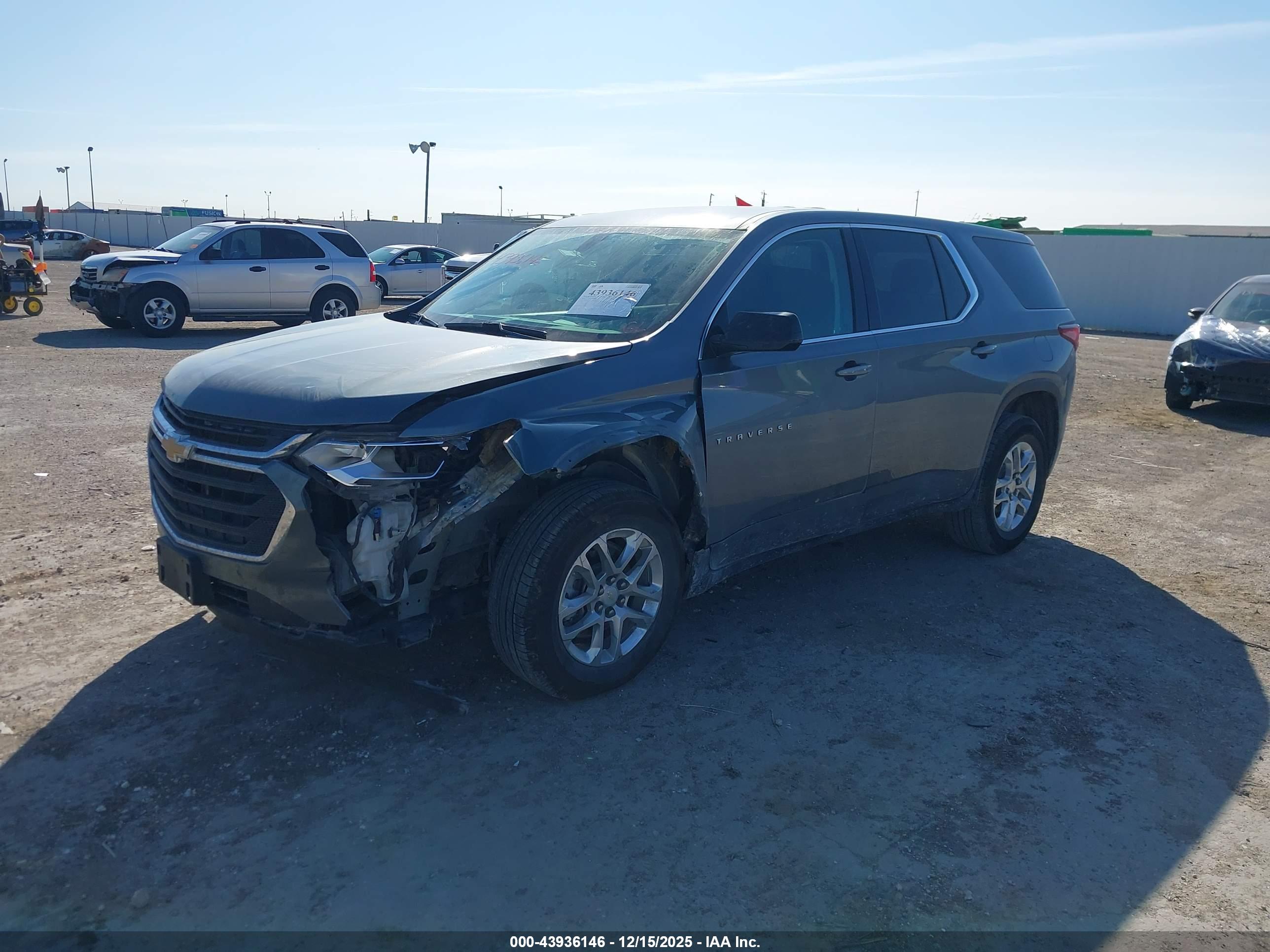 CHEVROLET TRAVERSE image 2