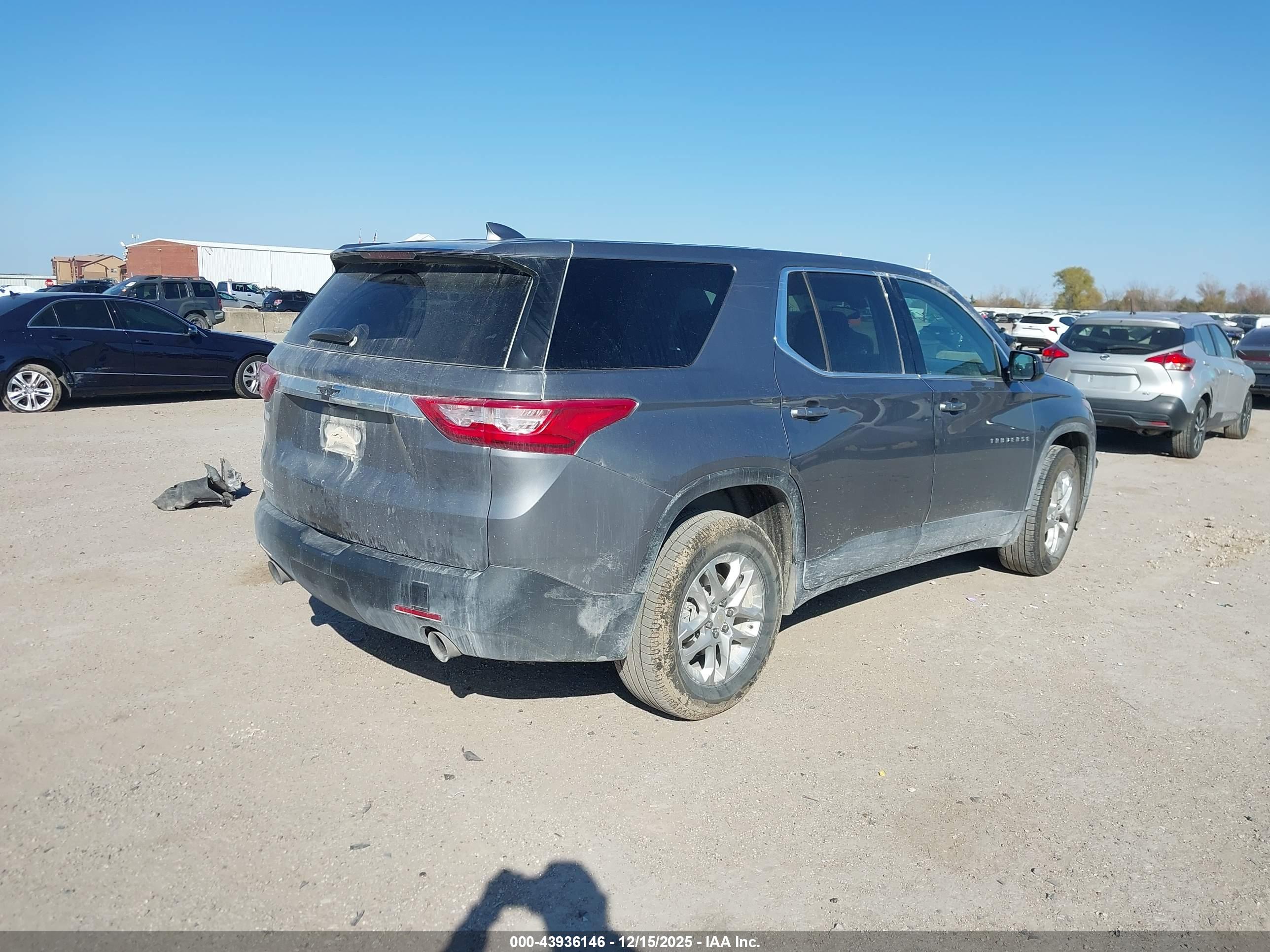 CHEVROLET TRAVERSE image 4
