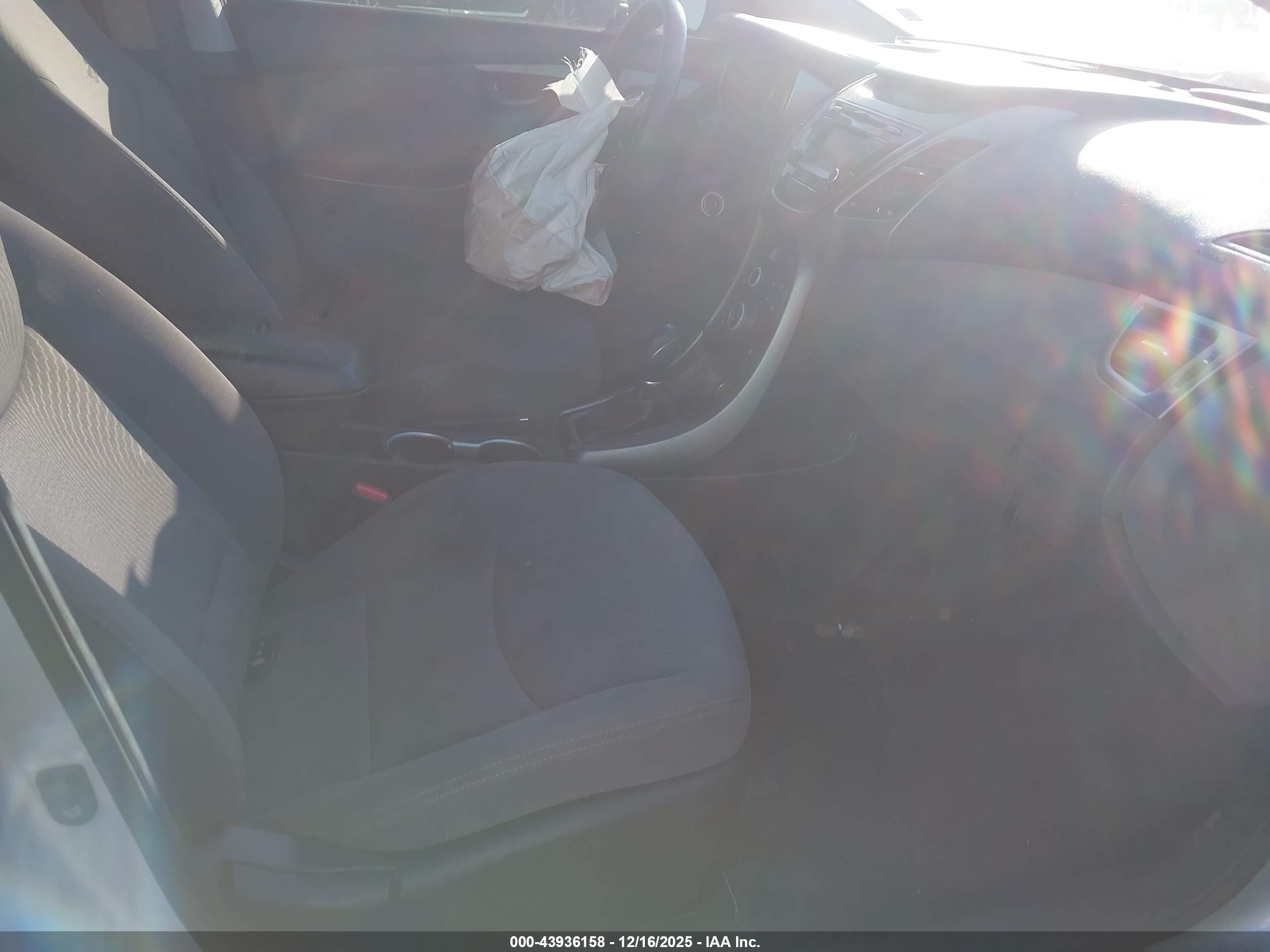 HYUNDAI ELANTRA image 5