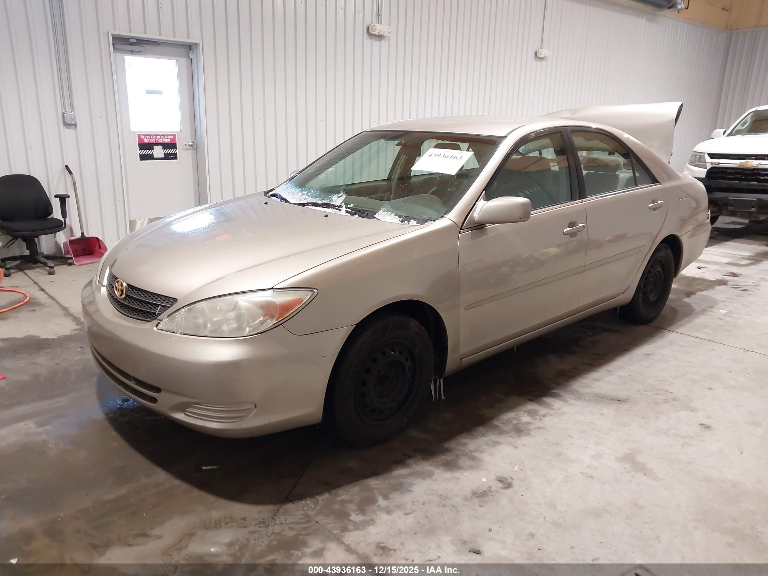TOYOTA CAMRY image 2