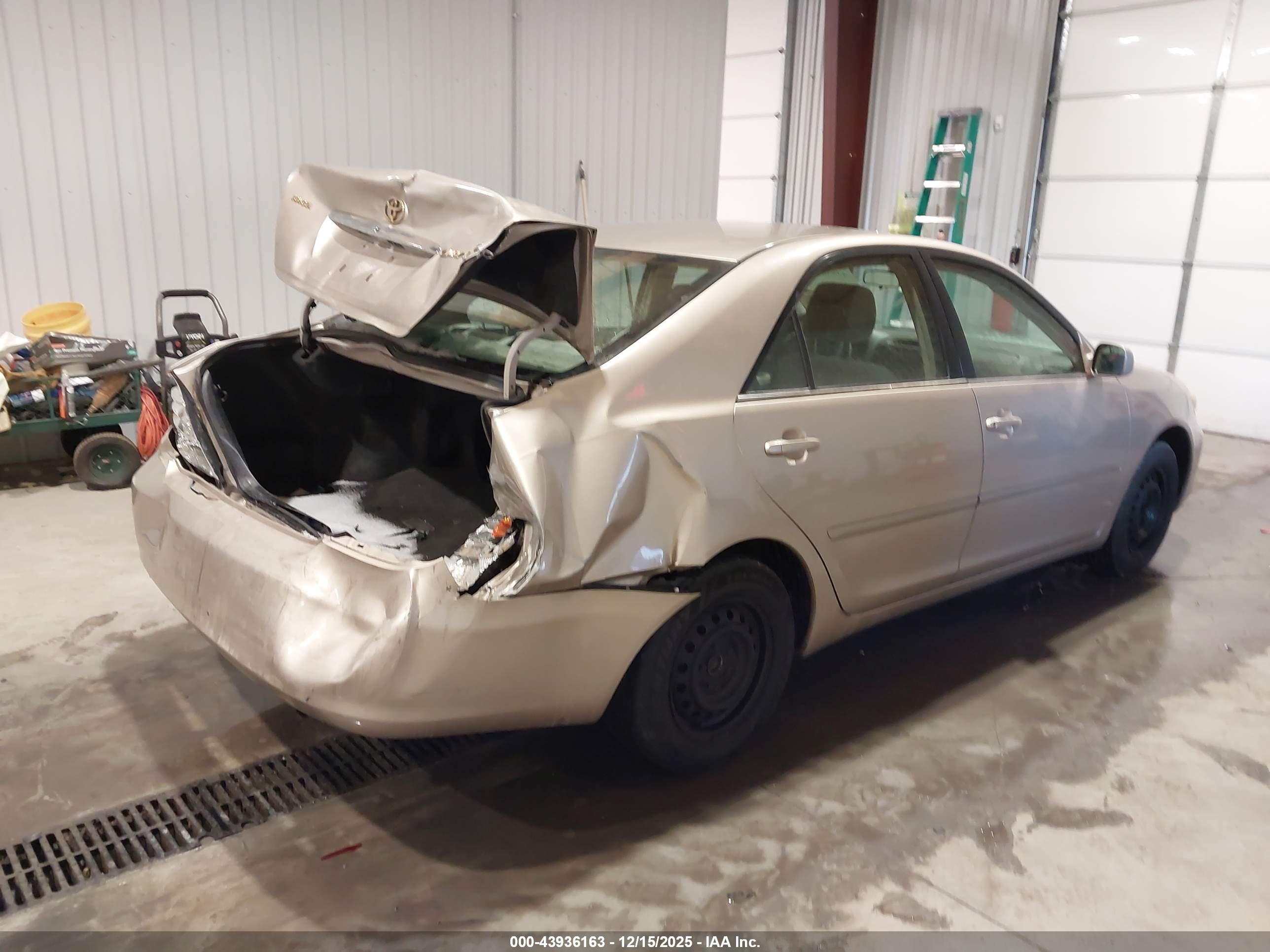 TOYOTA CAMRY image 4