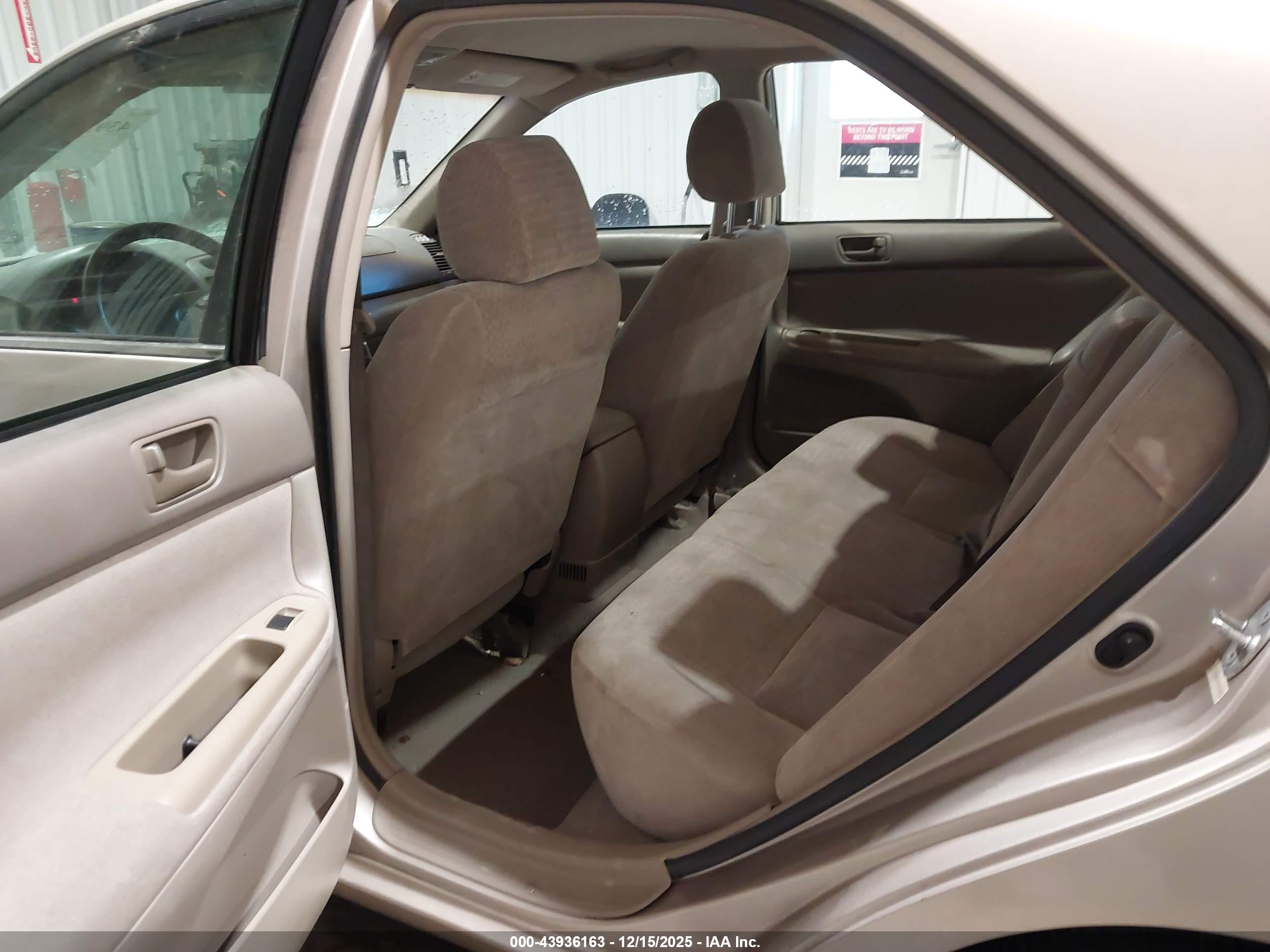 TOYOTA CAMRY image 8