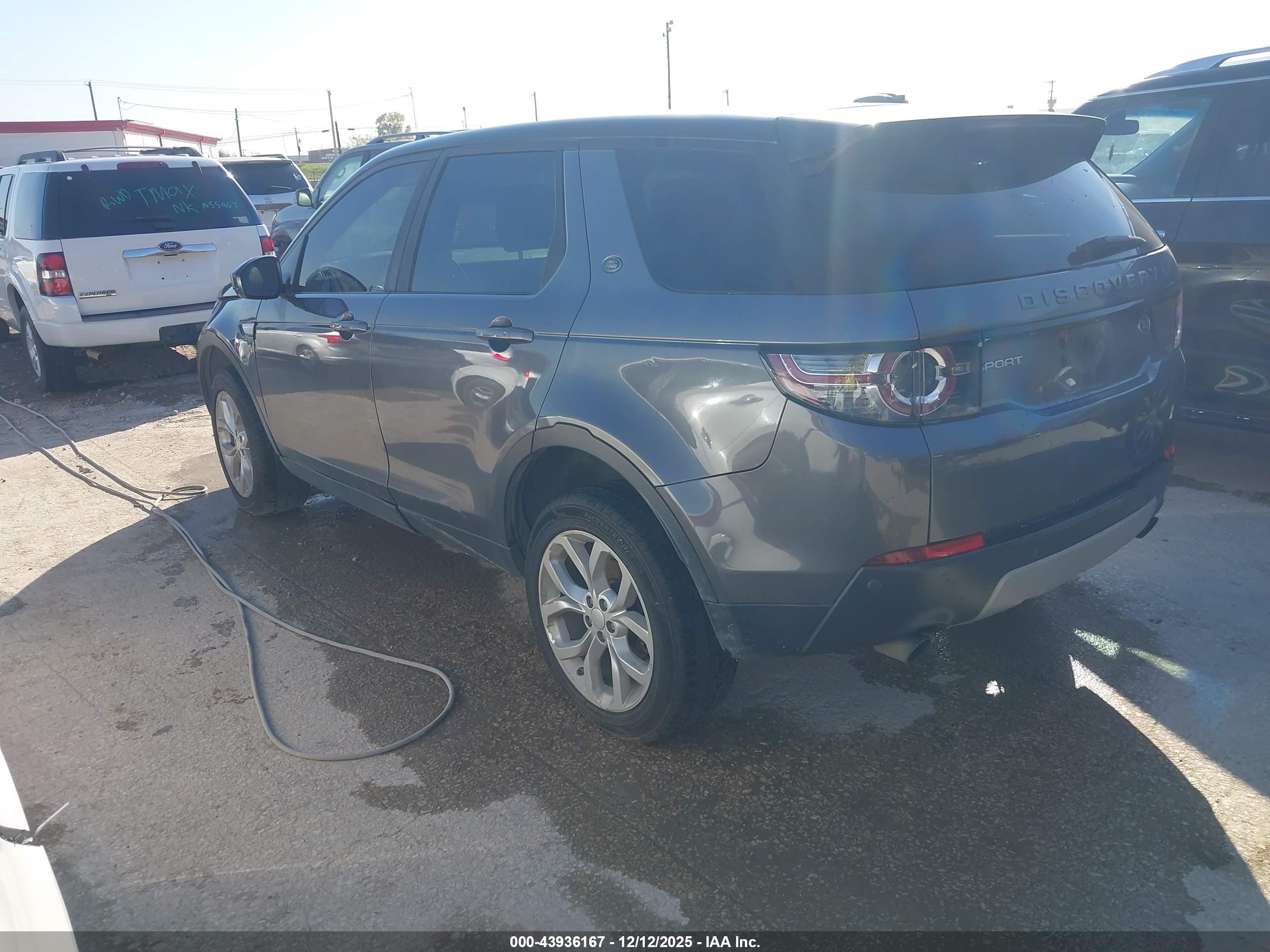LAND ROVER image 3