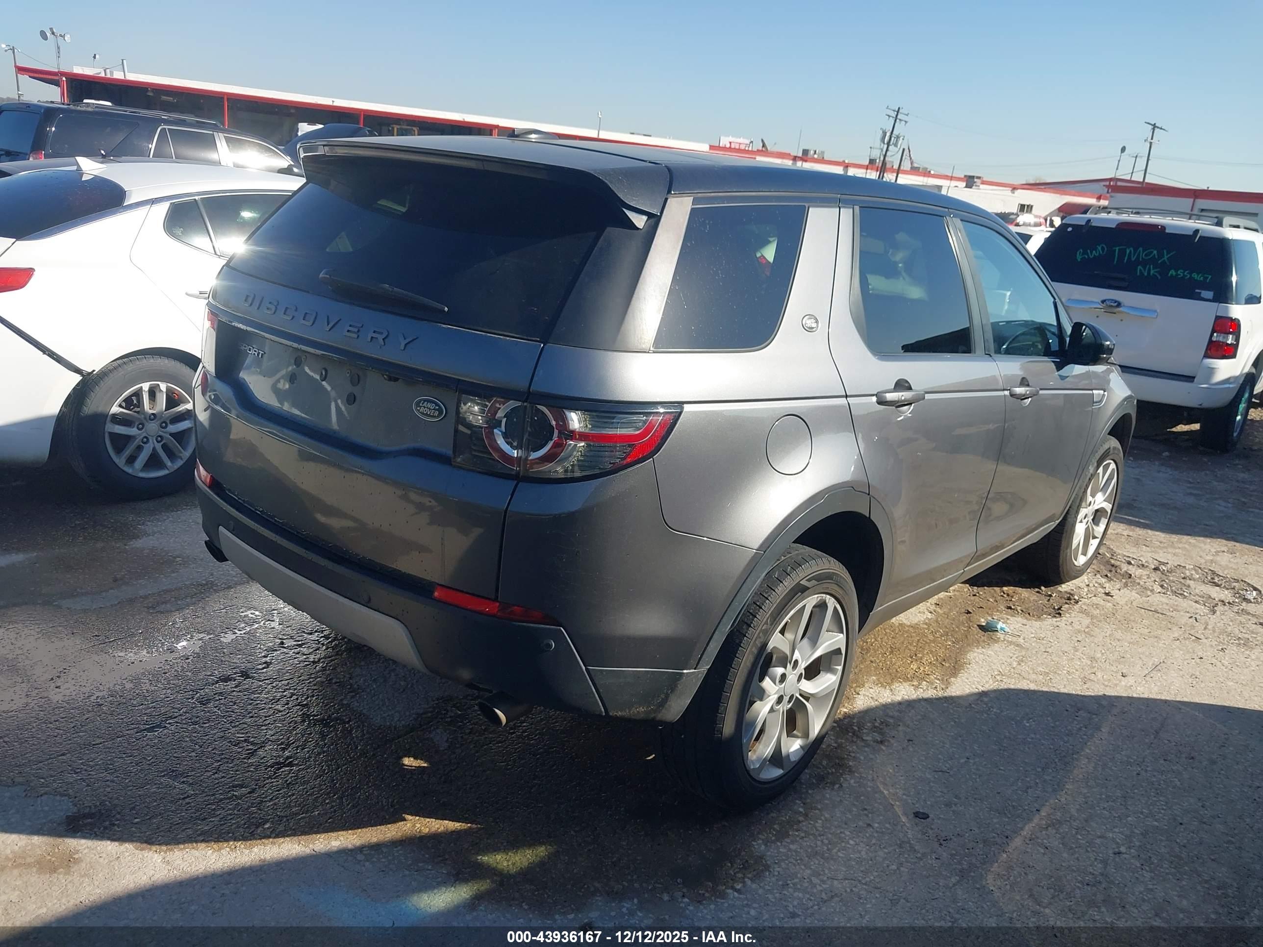LAND ROVER image 4
