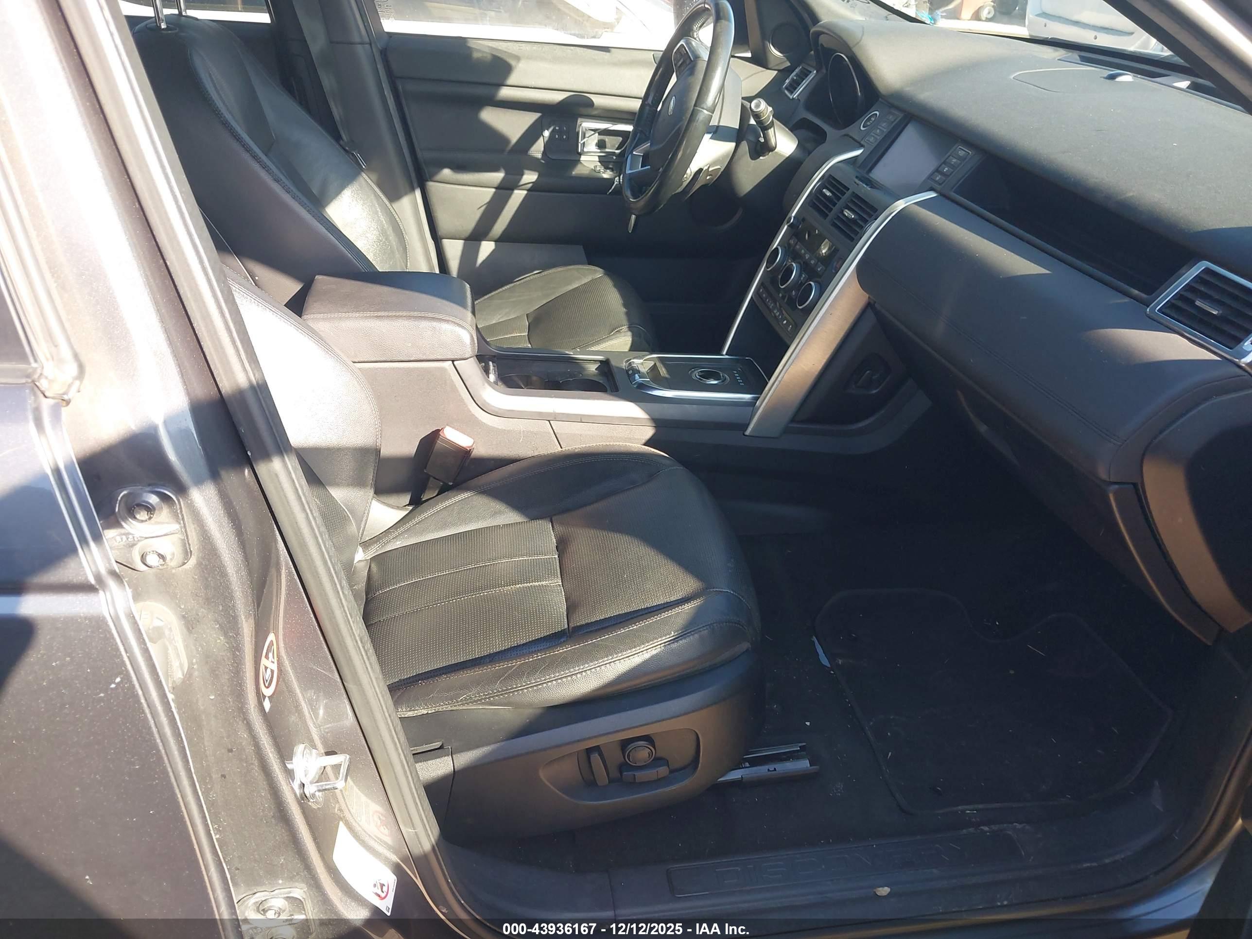 LAND ROVER image 5