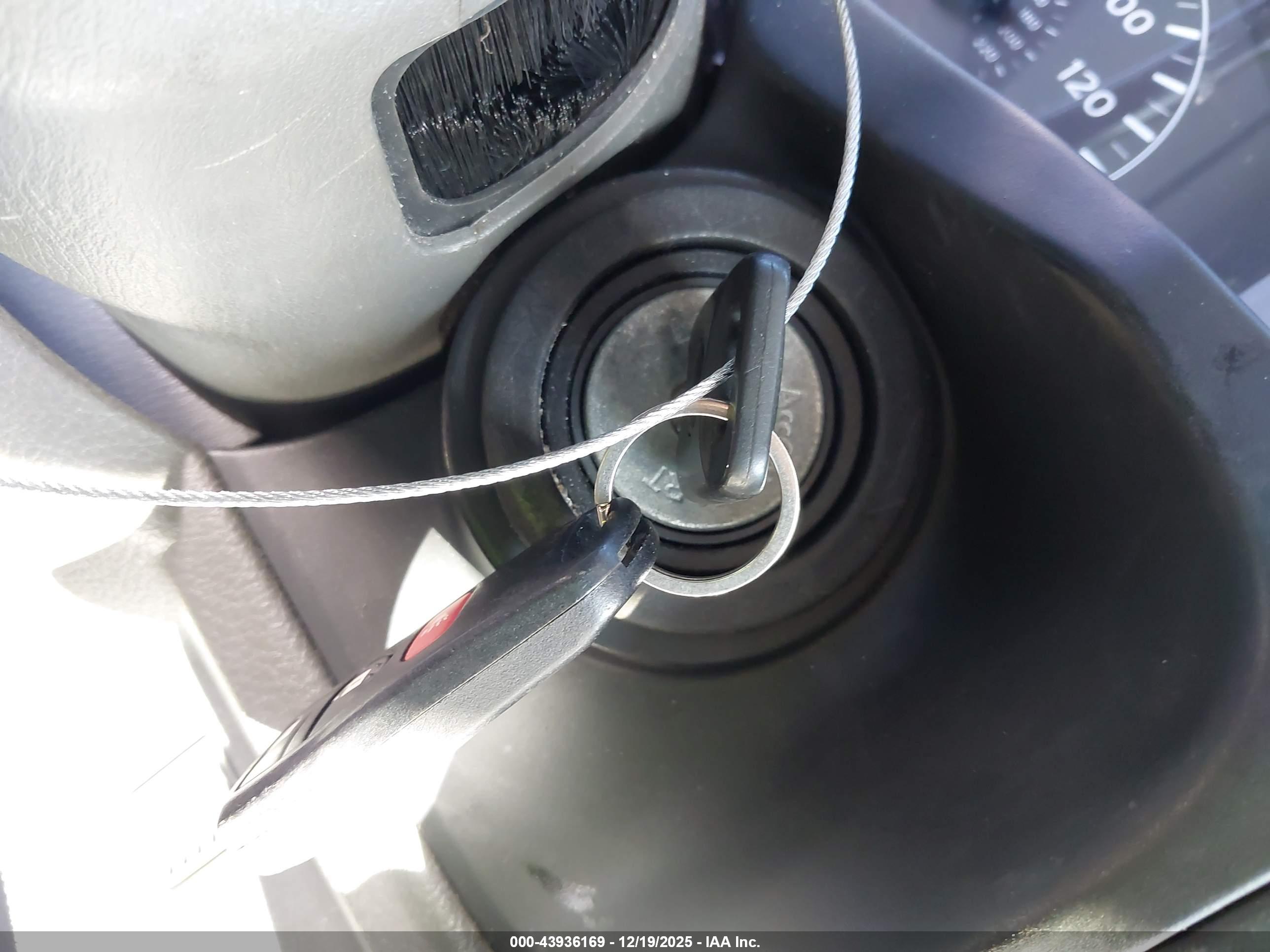 NISSAN NV image 11