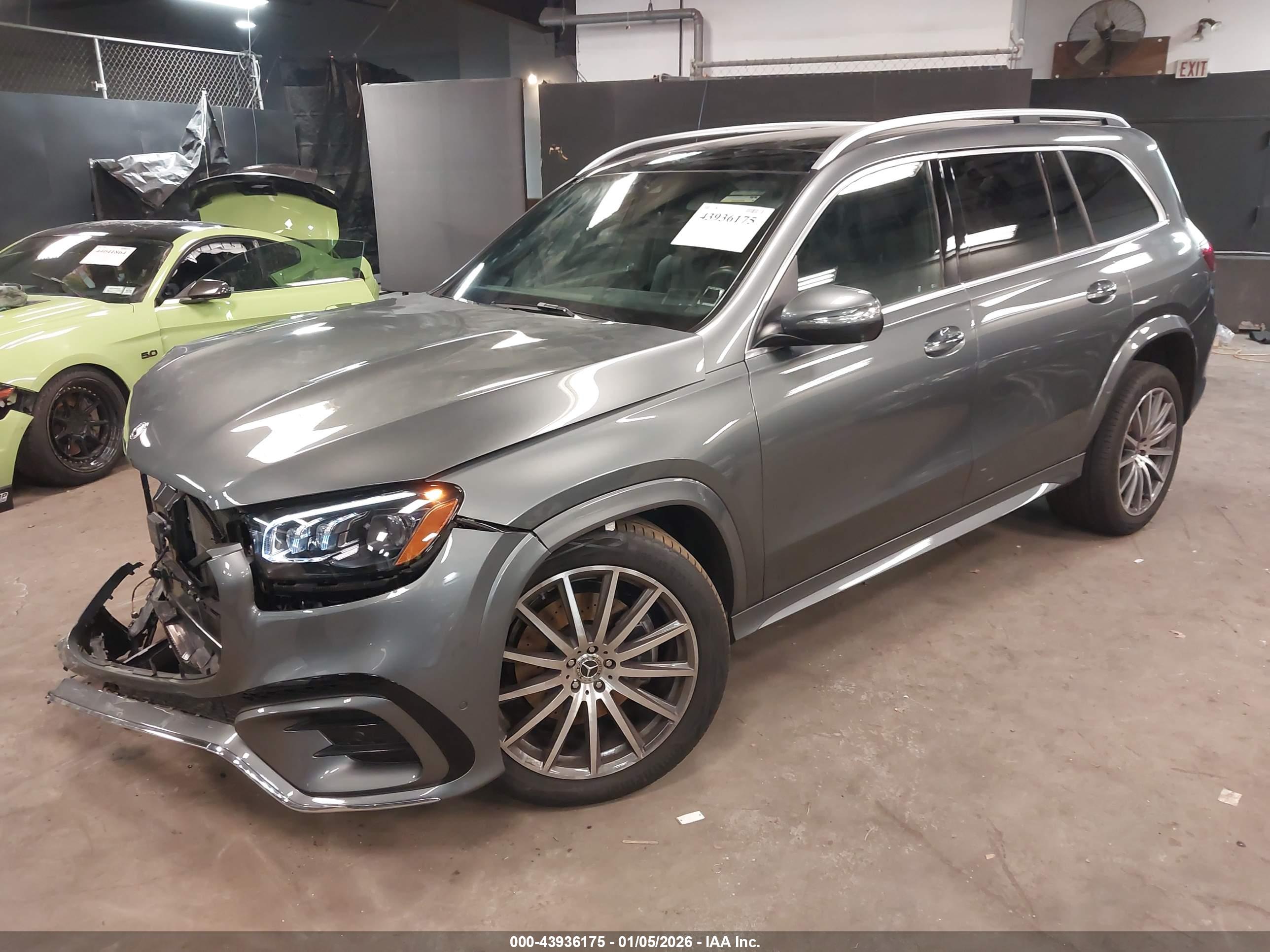 MERCEDES-BENZ GLS image 2