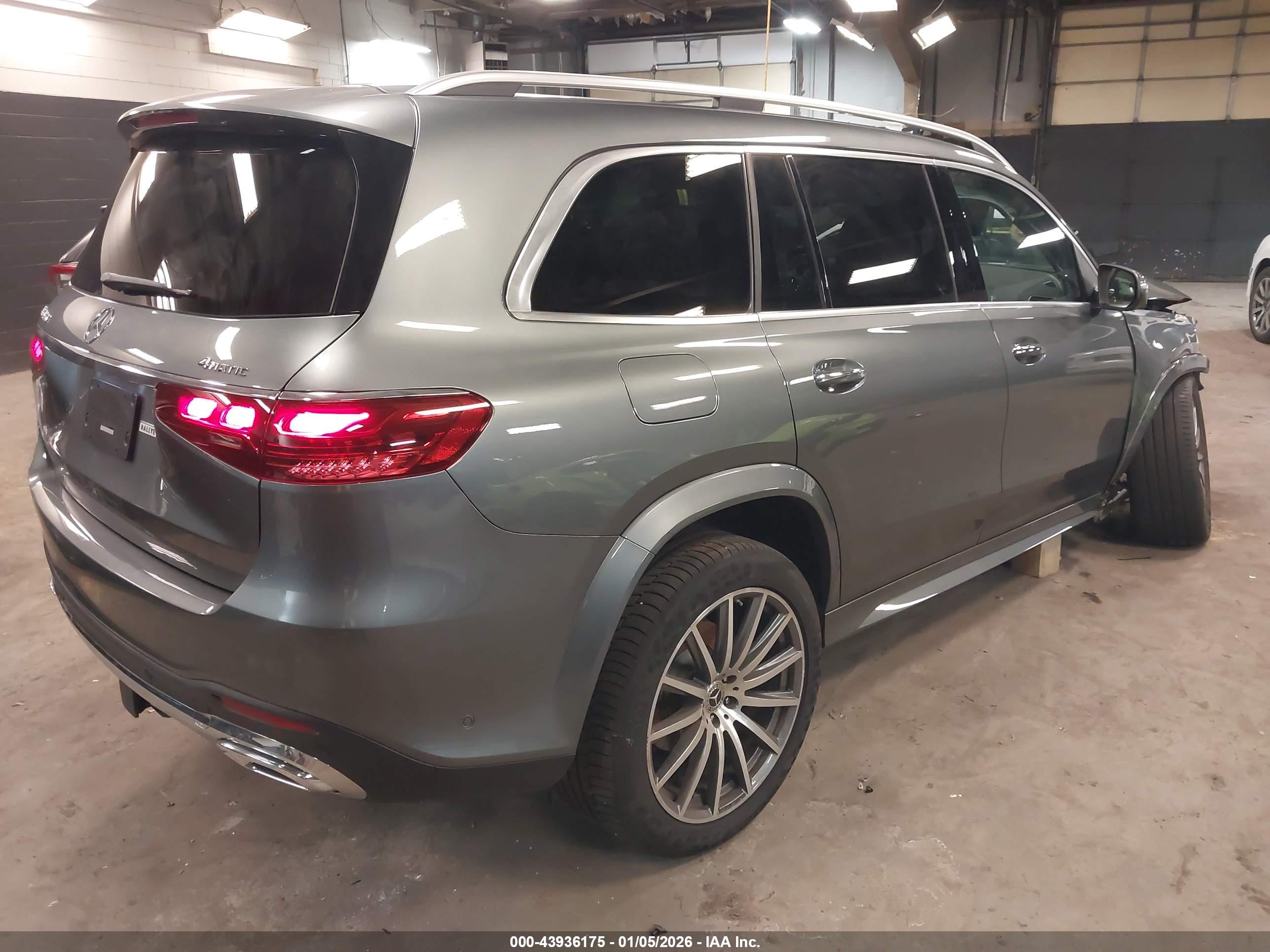 MERCEDES-BENZ GLS image 4