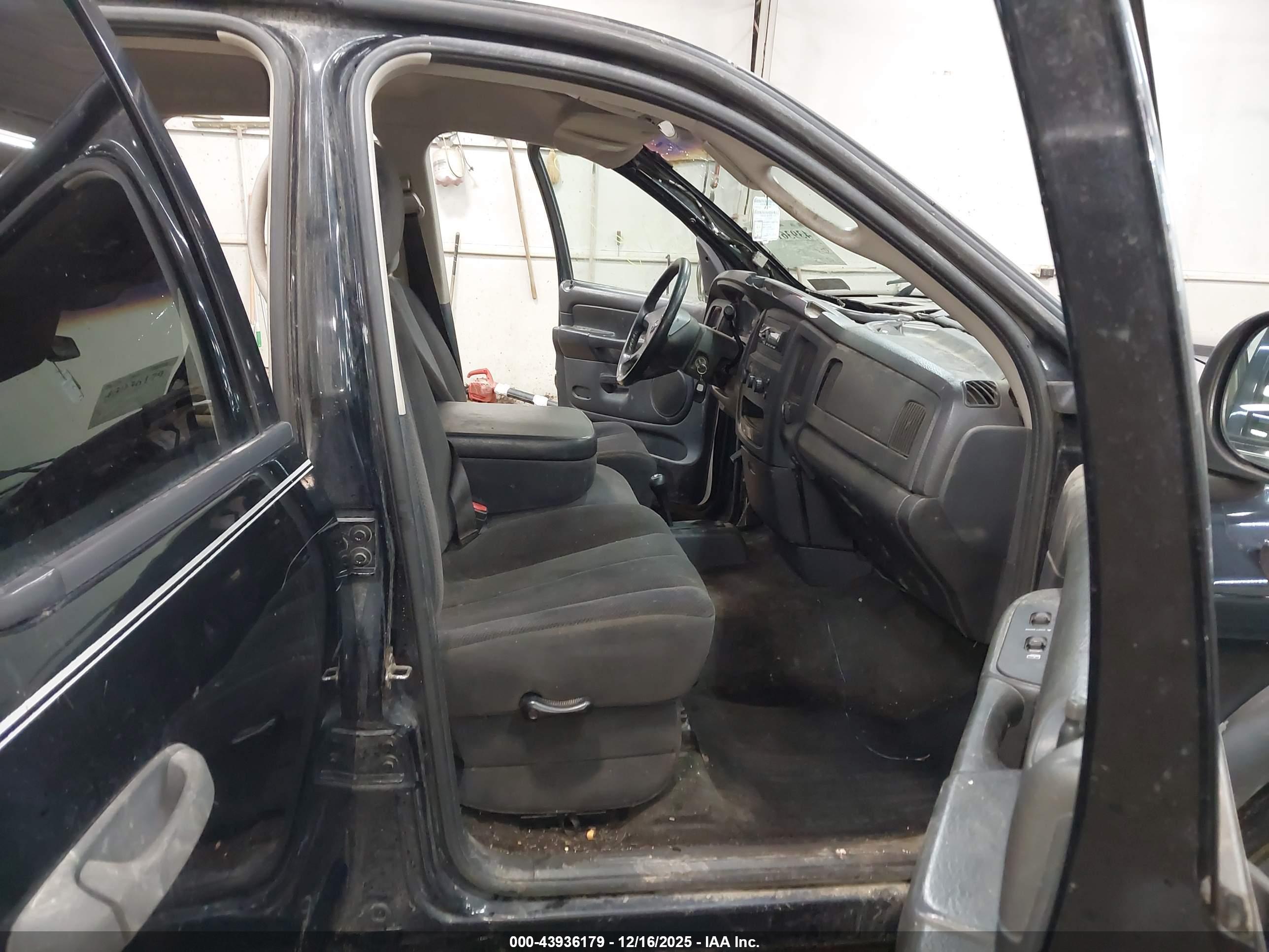 DODGE RAM image 5