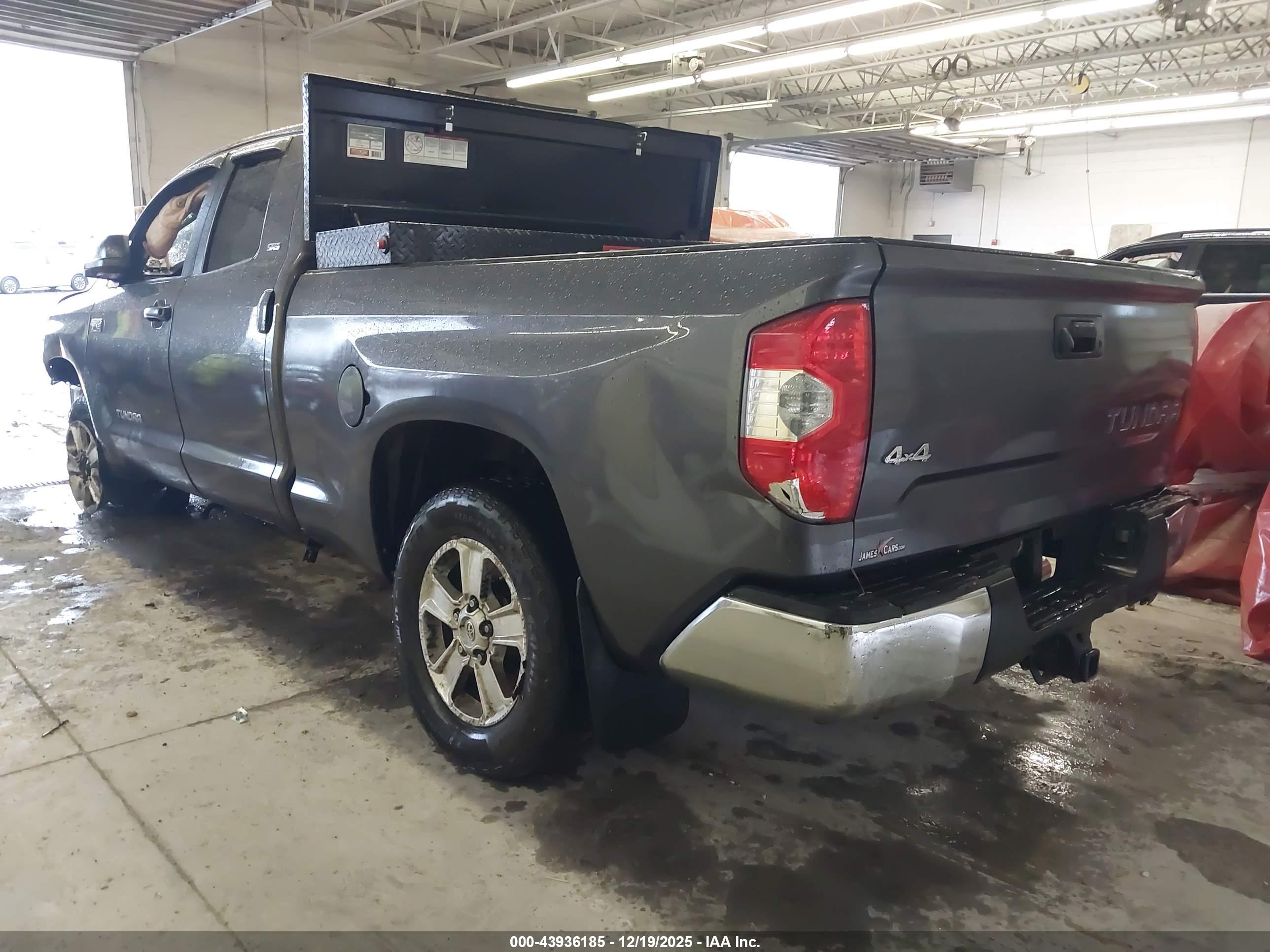 TOYOTA TUNDRA image 3
