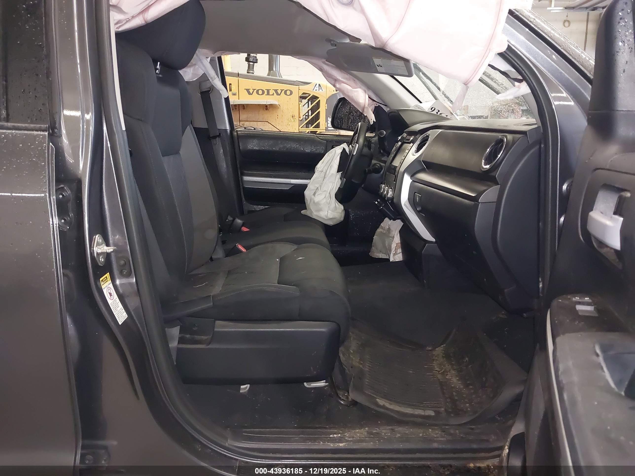 TOYOTA TUNDRA image 5