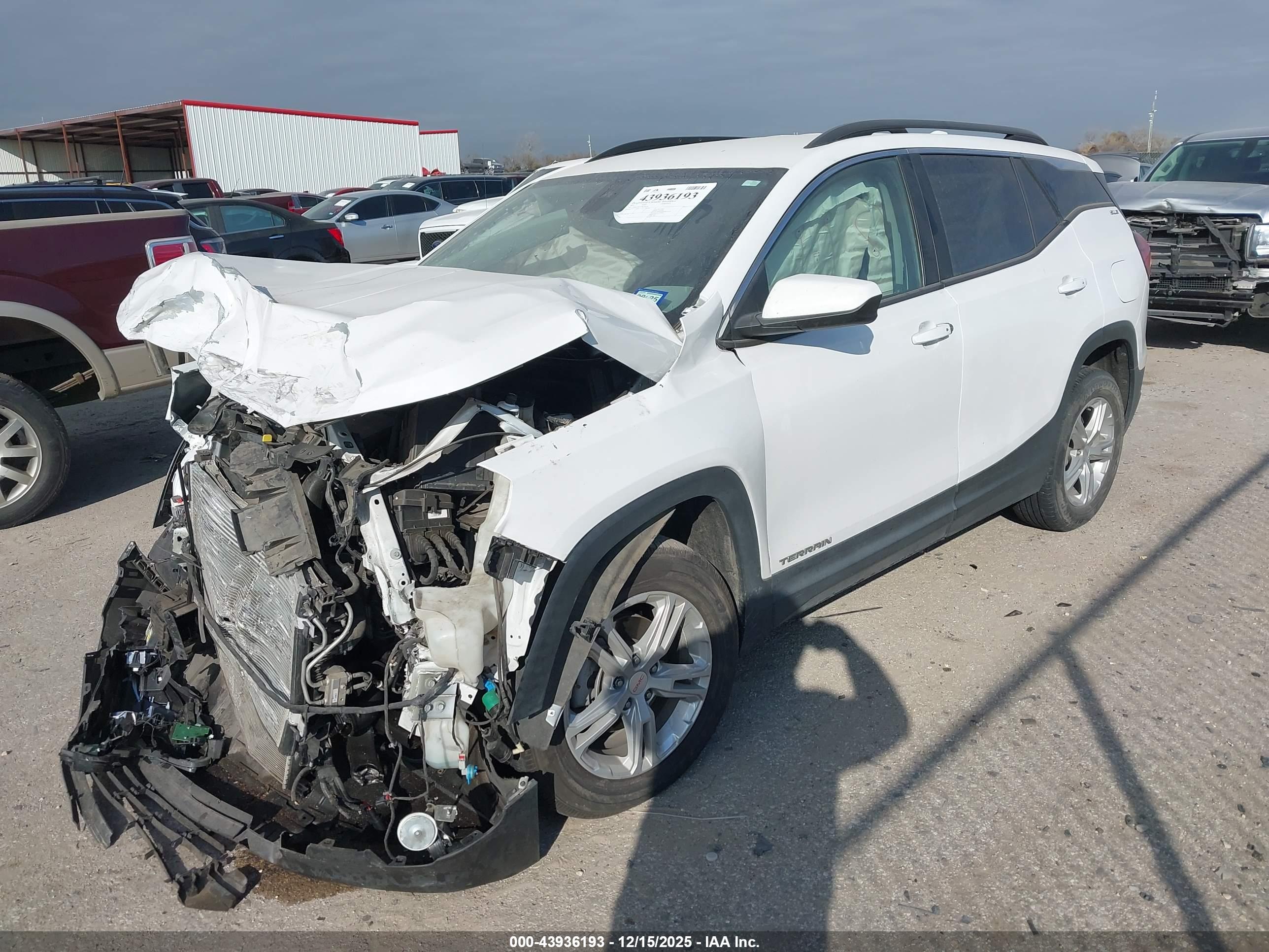 GMC TERRAIN image 2
