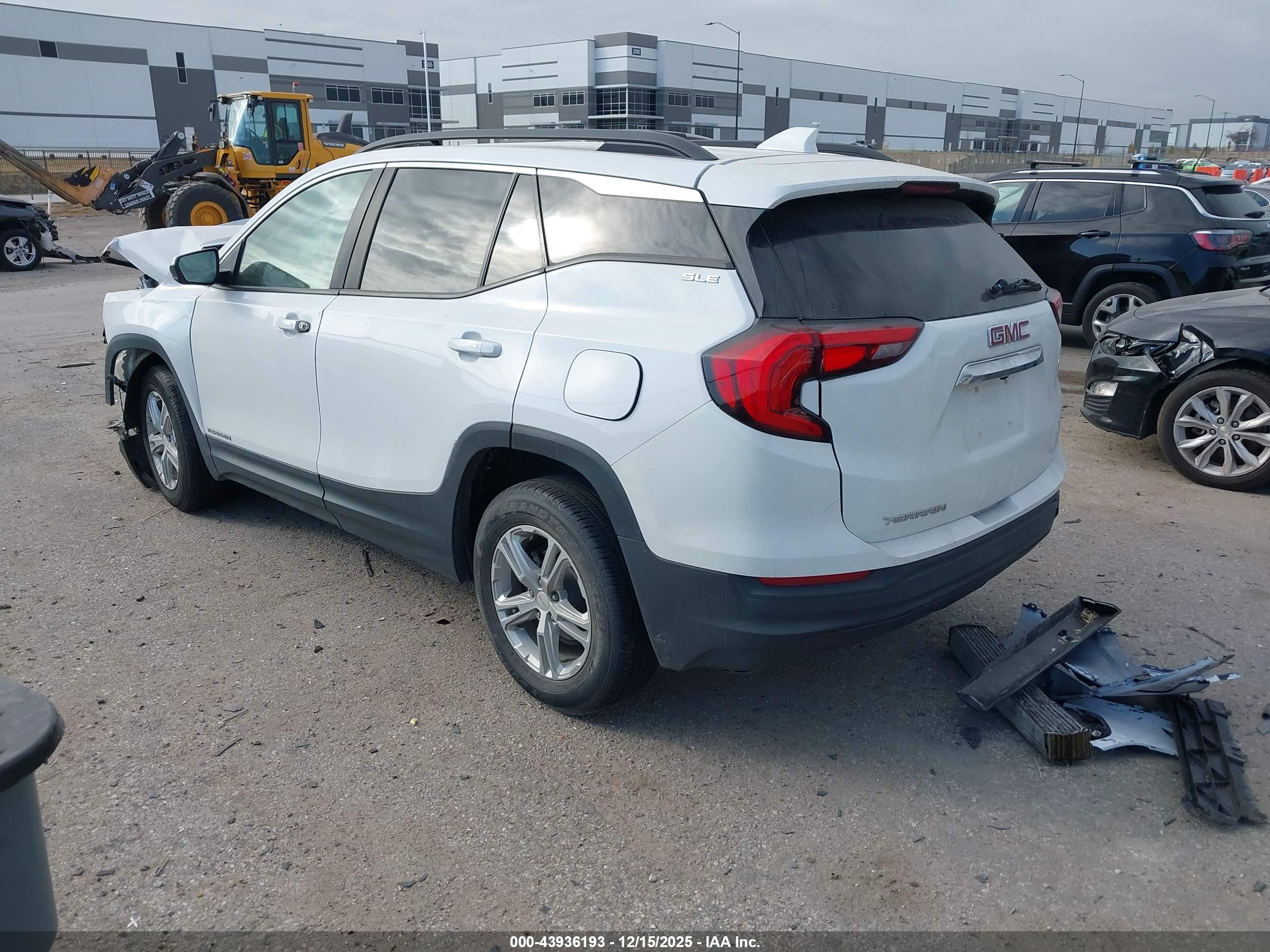 GMC TERRAIN image 3