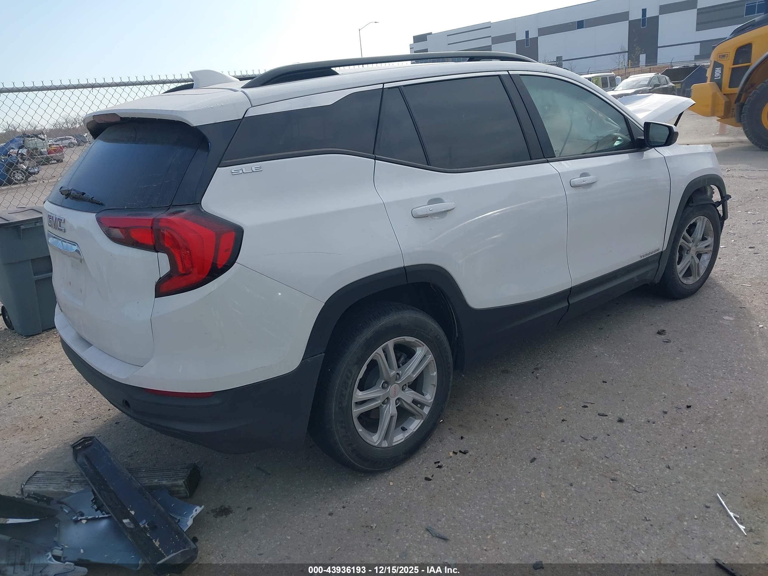 GMC TERRAIN image 4