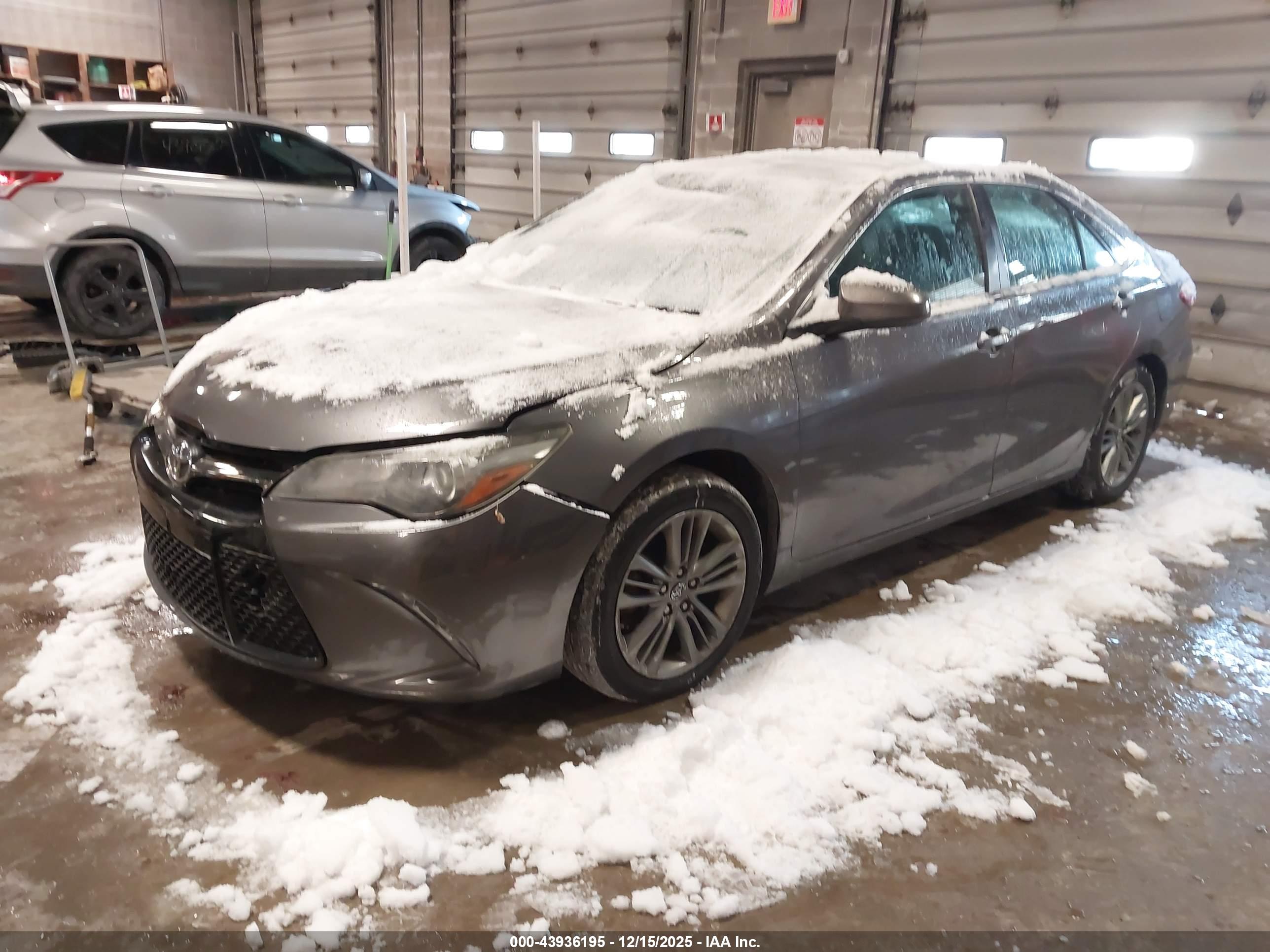 TOYOTA CAMRY image 2