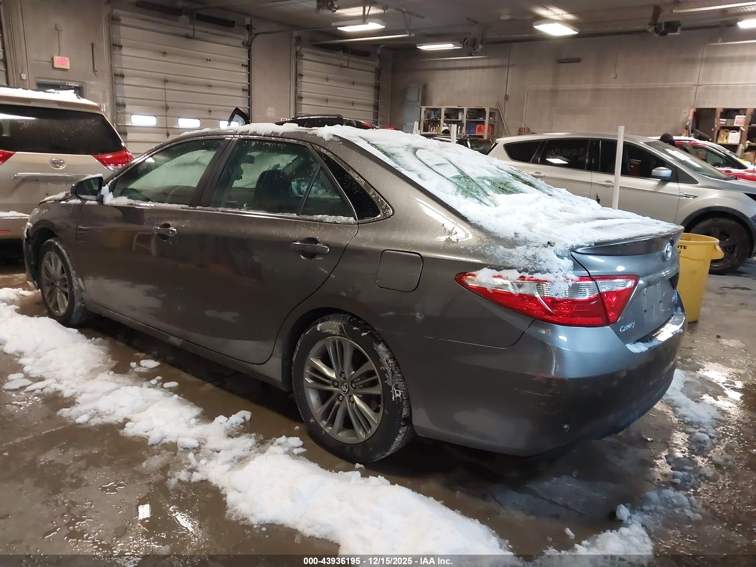 TOYOTA CAMRY image 3