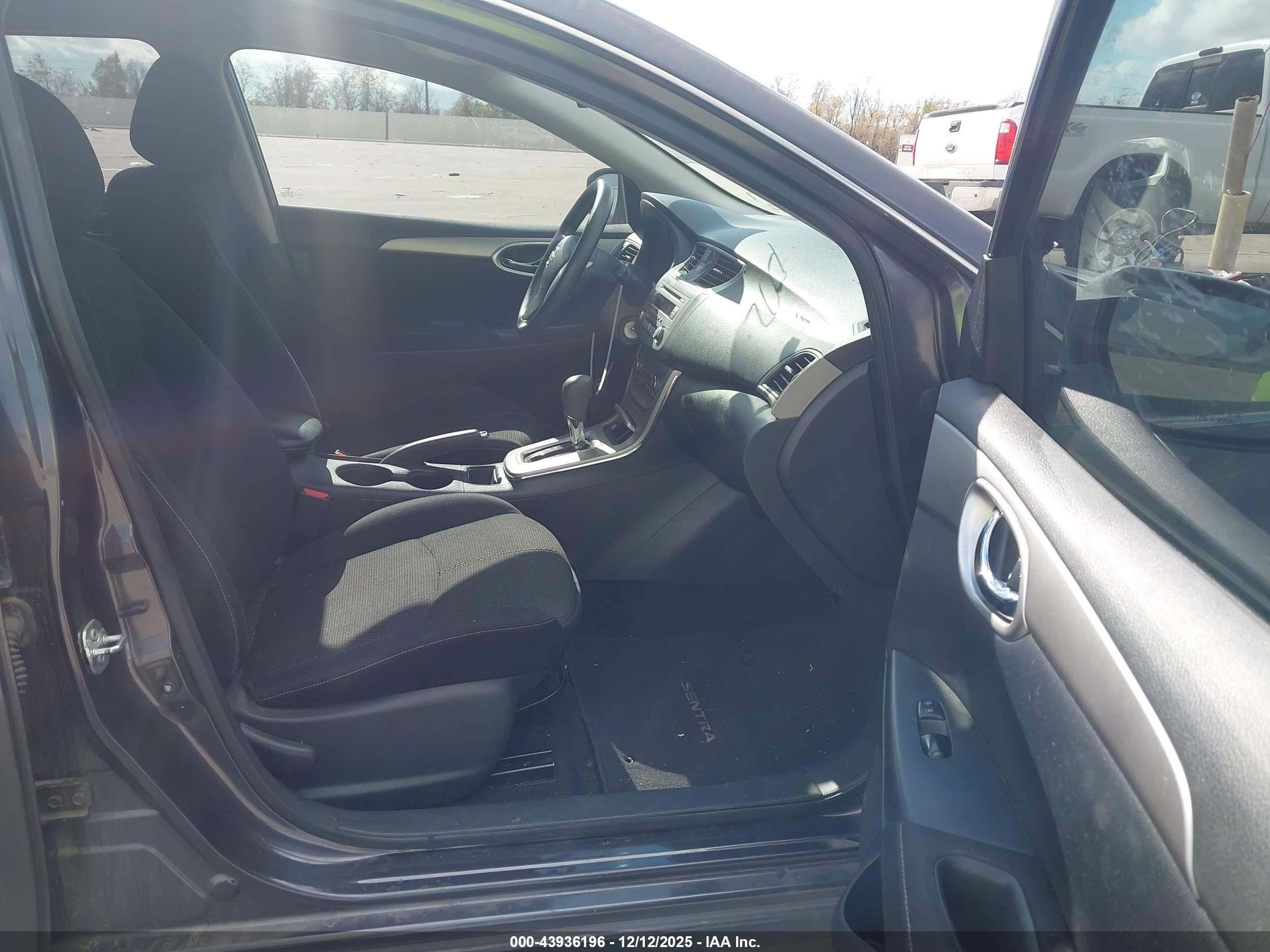 NISSAN SENTRA image 5