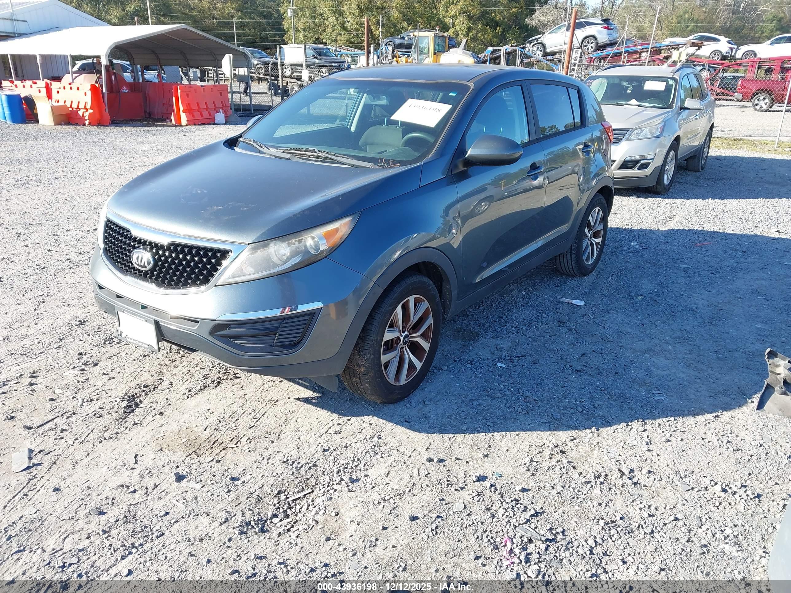 KIA SPORTAGE image 2