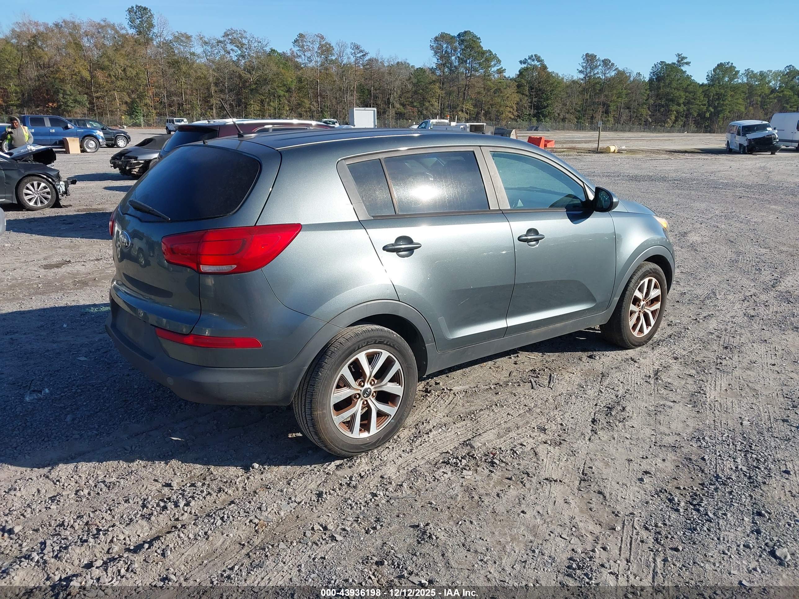 KIA SPORTAGE image 4
