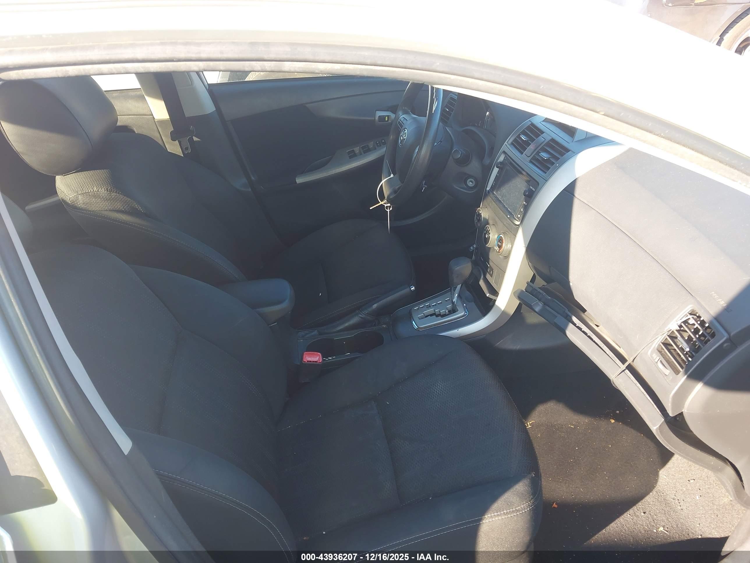 TOYOTA COROLLA image 5