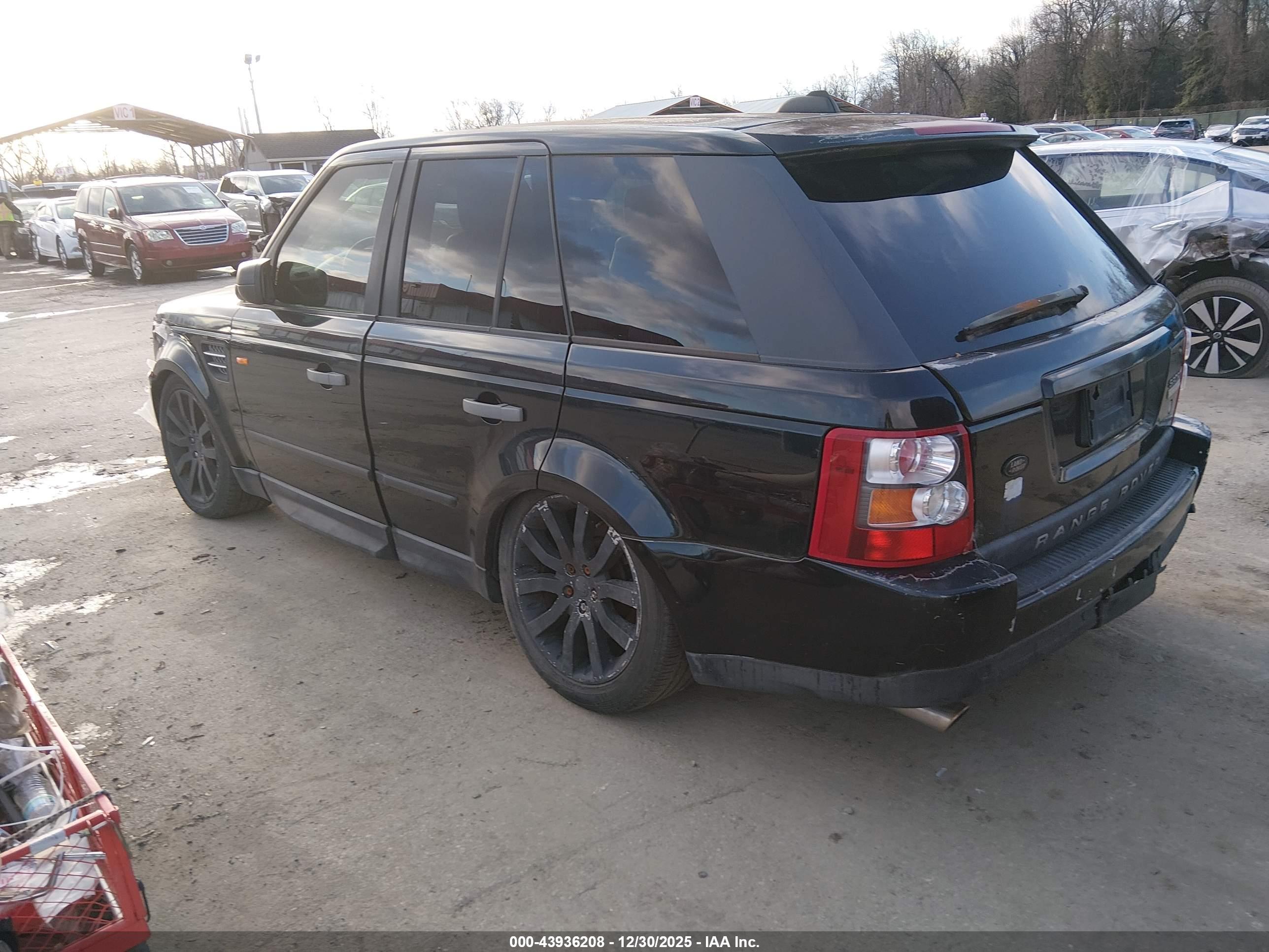 LAND ROVER image 3