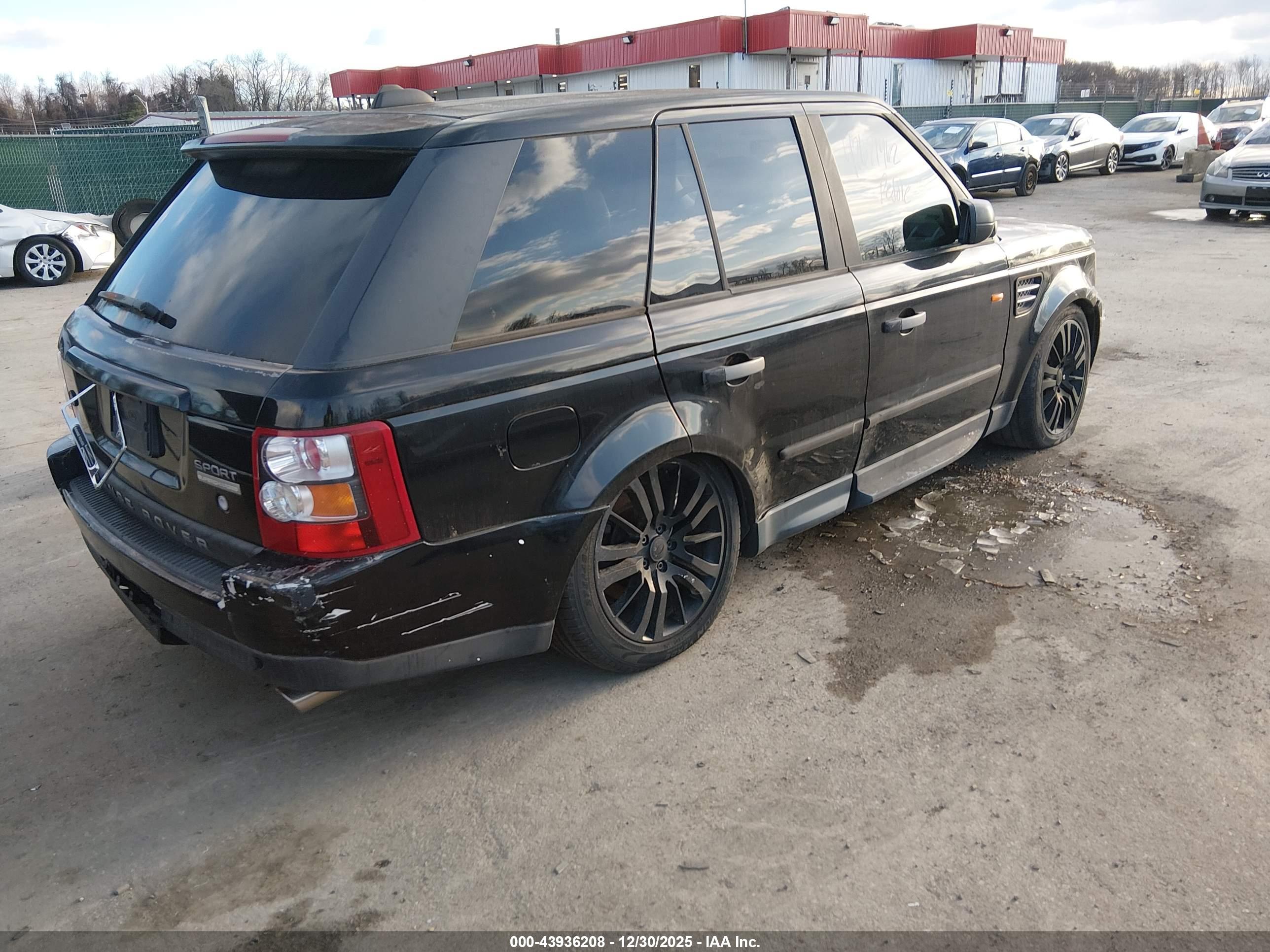 LAND ROVER image 4
