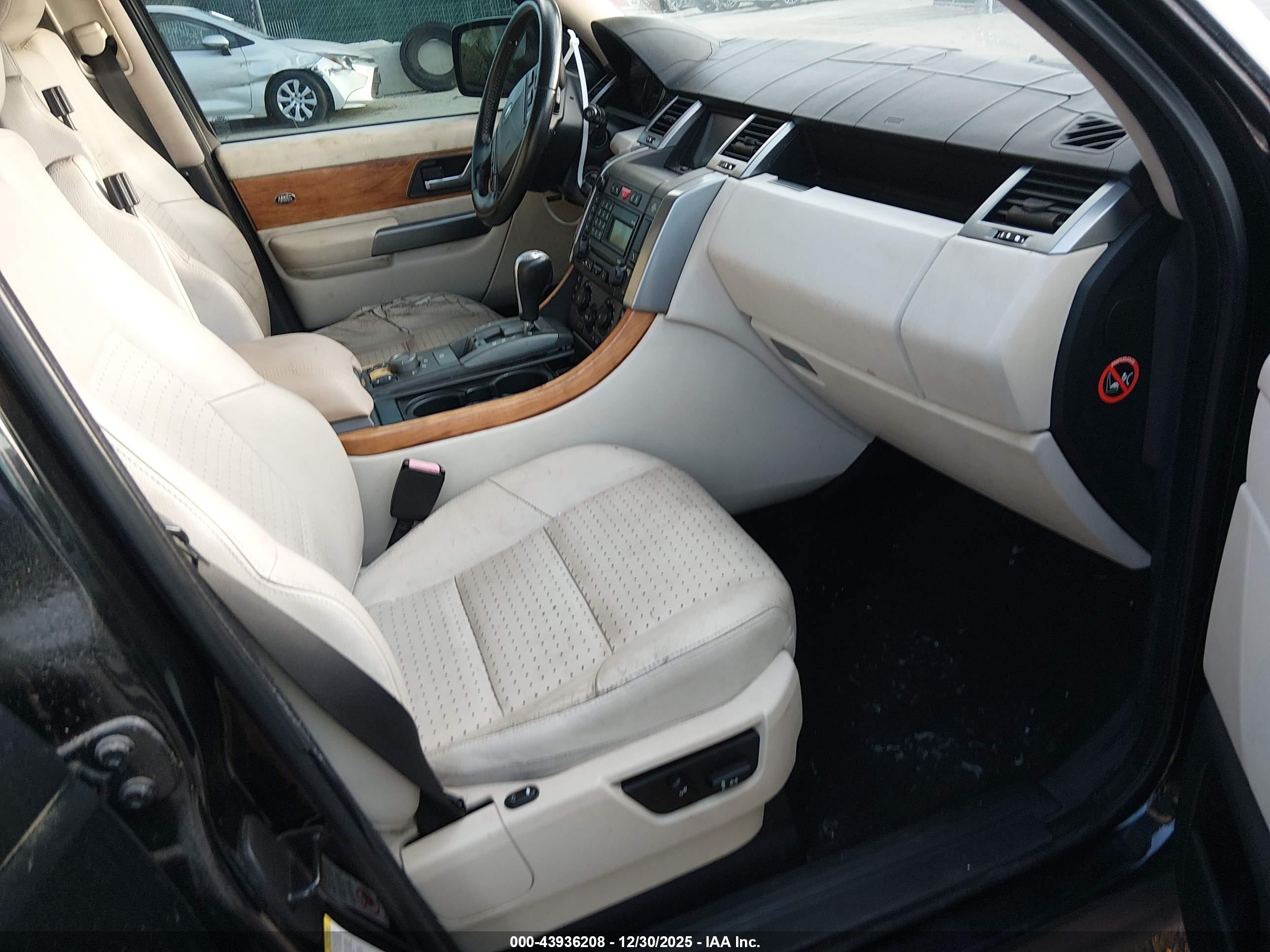 LAND ROVER image 5