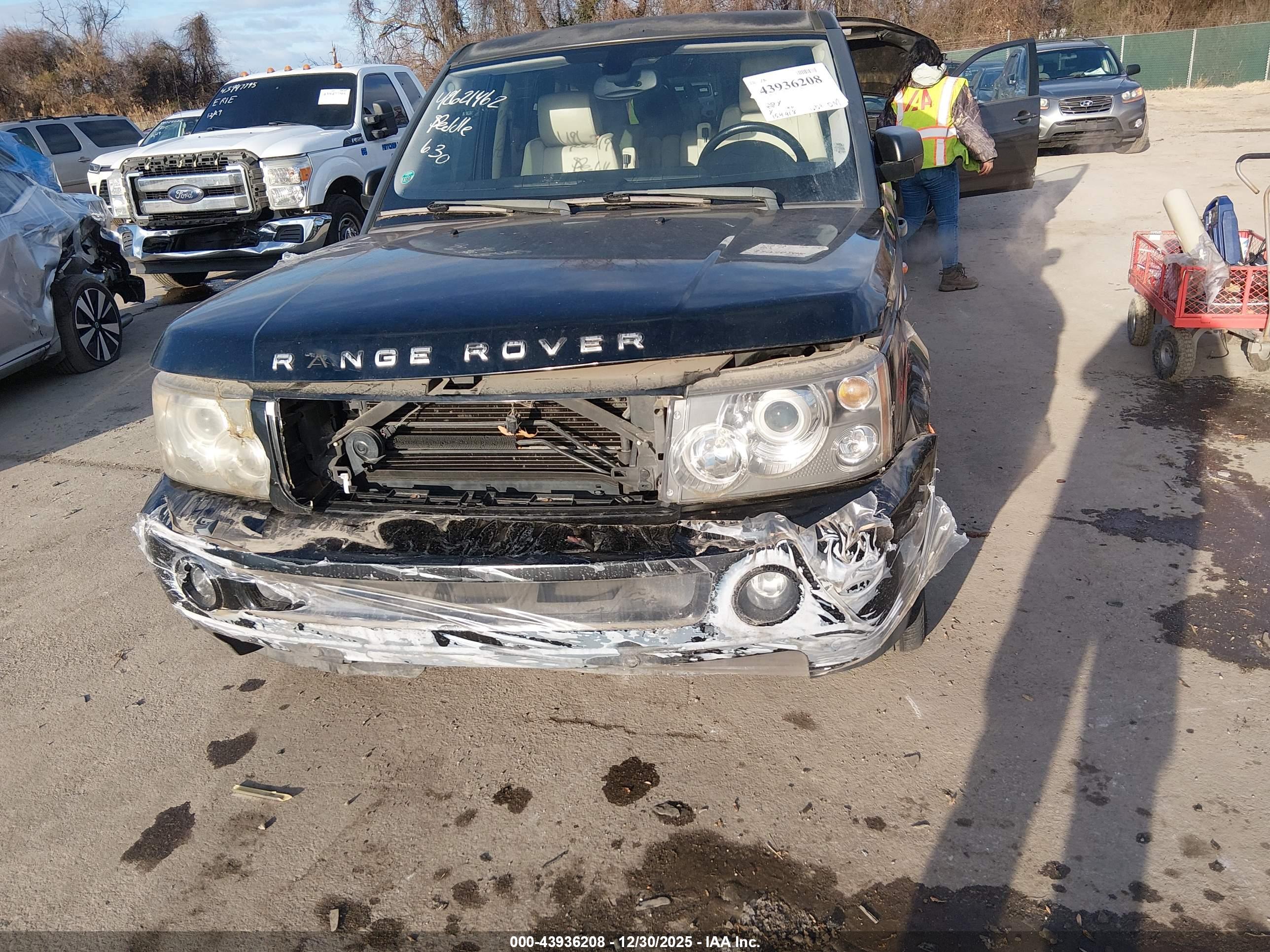 LAND ROVER image 6