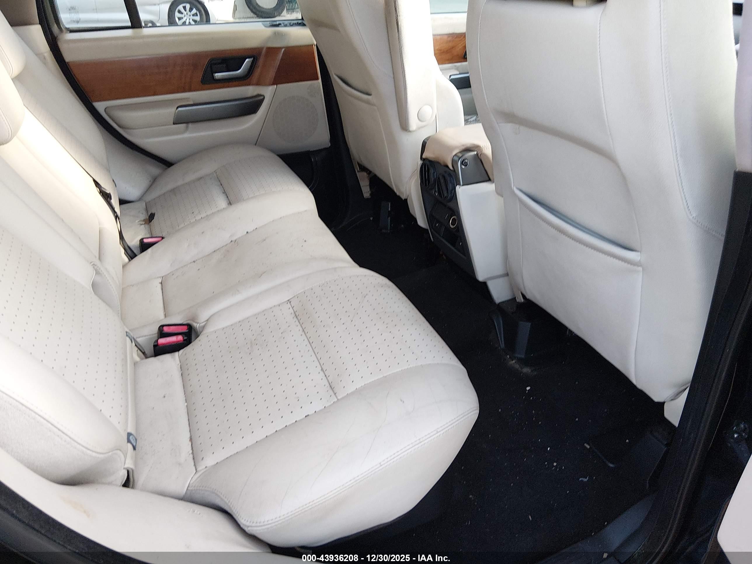 LAND ROVER image 8