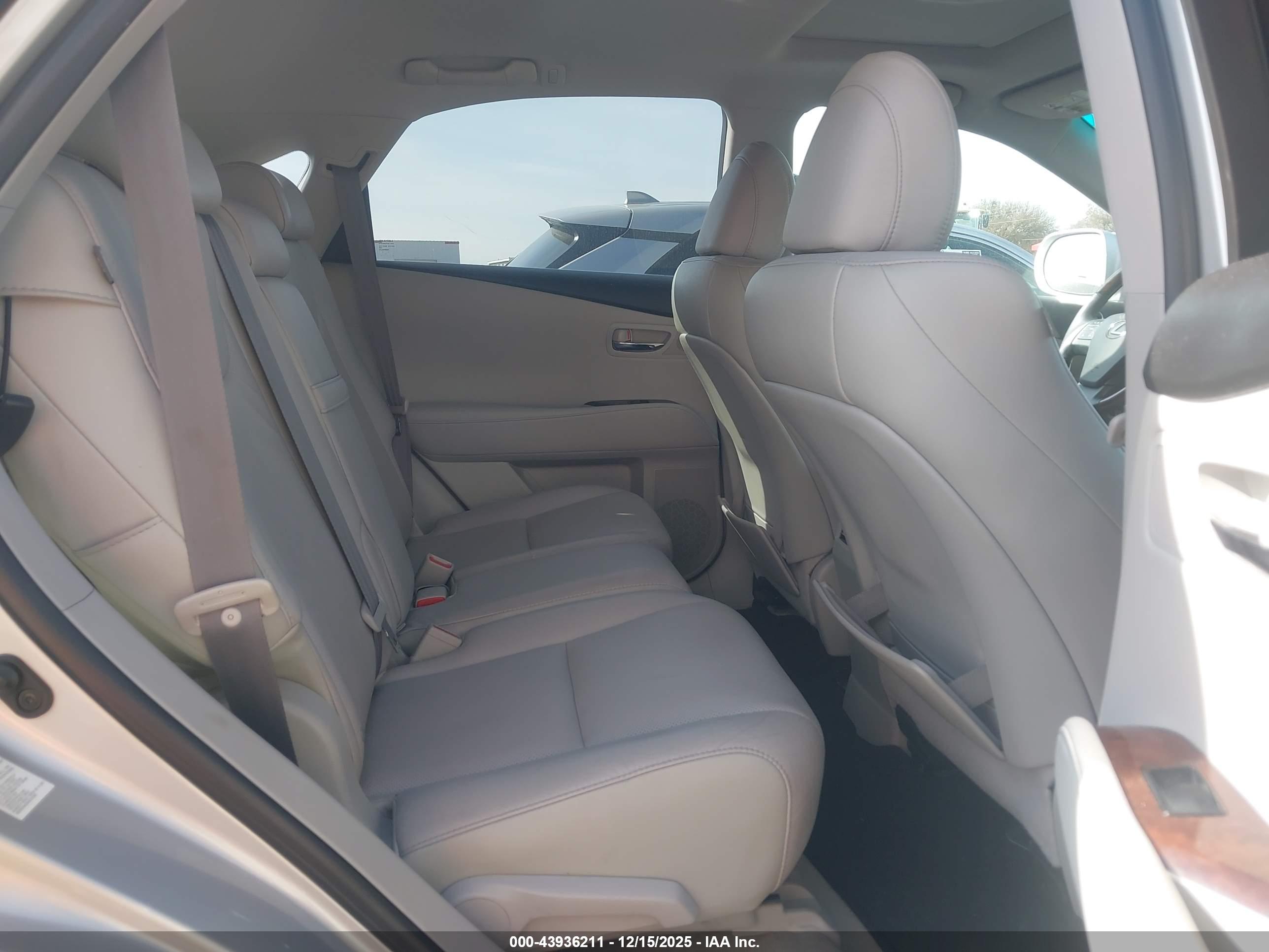 LEXUS RX image 8